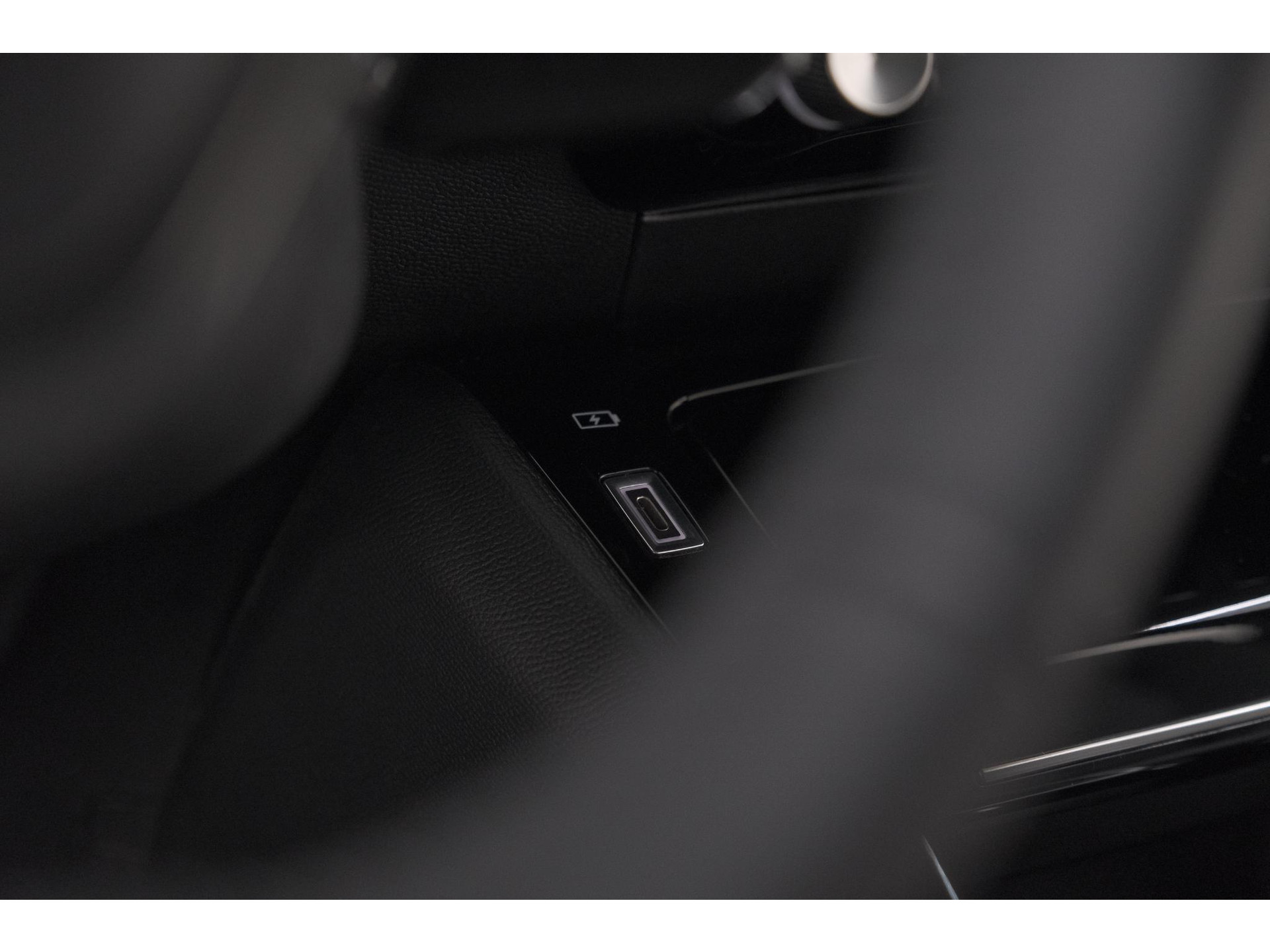 Peugeot 208 PureTech 100 Allure | Apple Carplay | Parkeersensoren | Climate Control