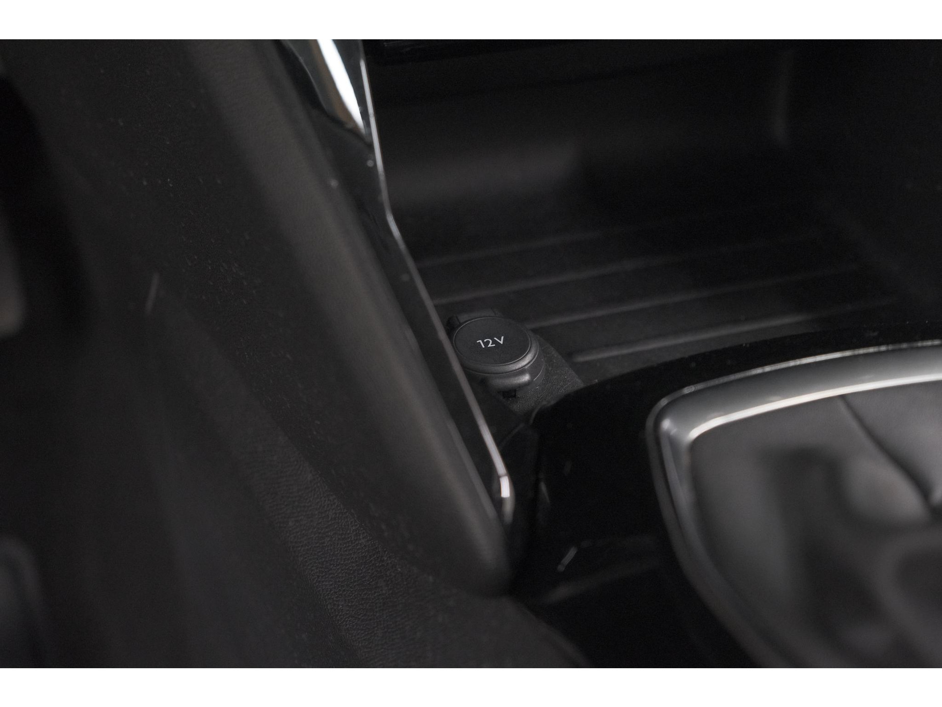 Peugeot 208 PureTech 100 PK Allure | Apple Carplay | Parkeersensoren | Lichtmetalen velgen