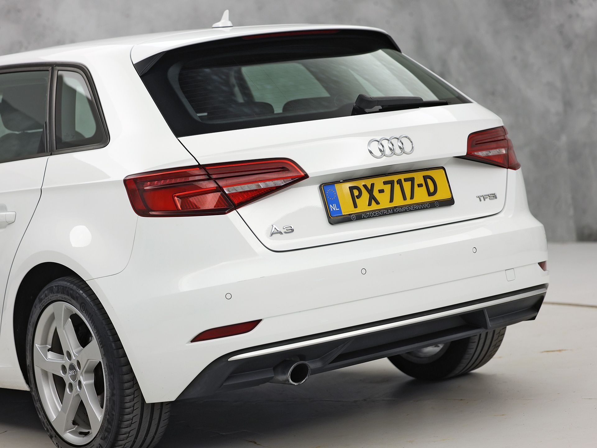 Audi A3 Sportback 1.0 TFSI Sport (GROOT NAVI, DYNAMISCHE KNIPPERLICHTEN, PARKEERSENSOREN, SPORTSTOELEN, CRUISE, LM VELGEN, BLUETOOTH, NIEUWSTAAT)