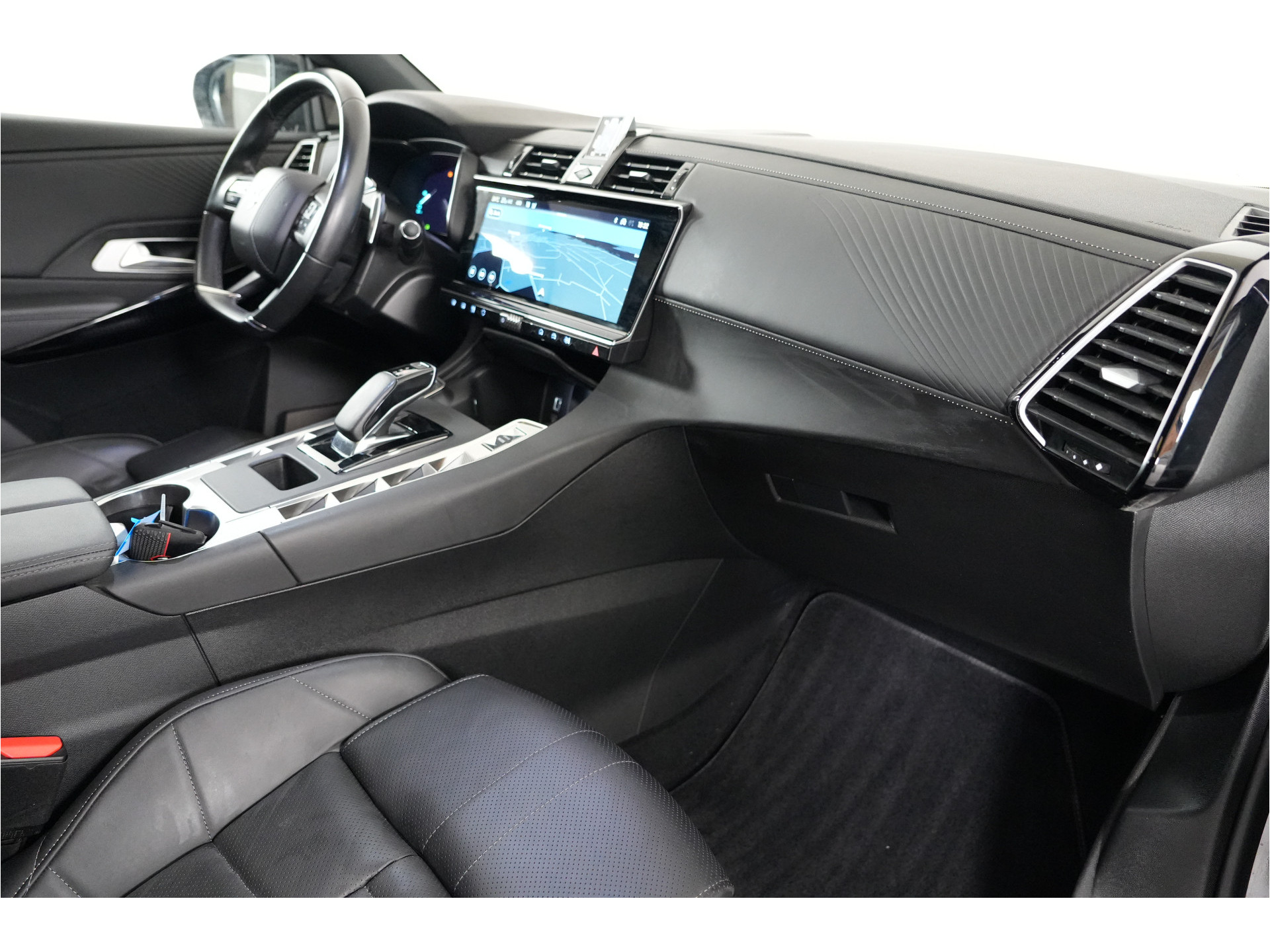 DS 7 E-Tense 4x4 Opéra 360 pk PHEV | SOH 93.5% | Pano | Massage | Nachtzicht | Focal | 360° Cam | Nappa |