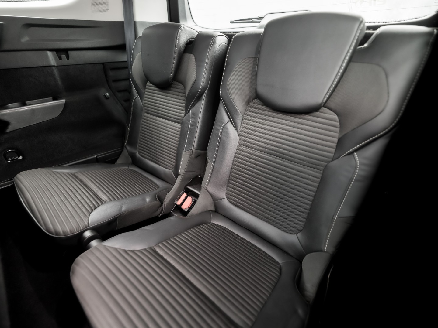 Renault Grand Scénic 1.3 TCe Bose 7 Persoons (PANORAMADAK, APPLE CARPLAY, GROOT NAVI, LEDER, SPORTSTOELEN, GETINT GLAS, BOSE AUDIO, CAMERA, NIEUWE APK, NIEUWSTAAT)