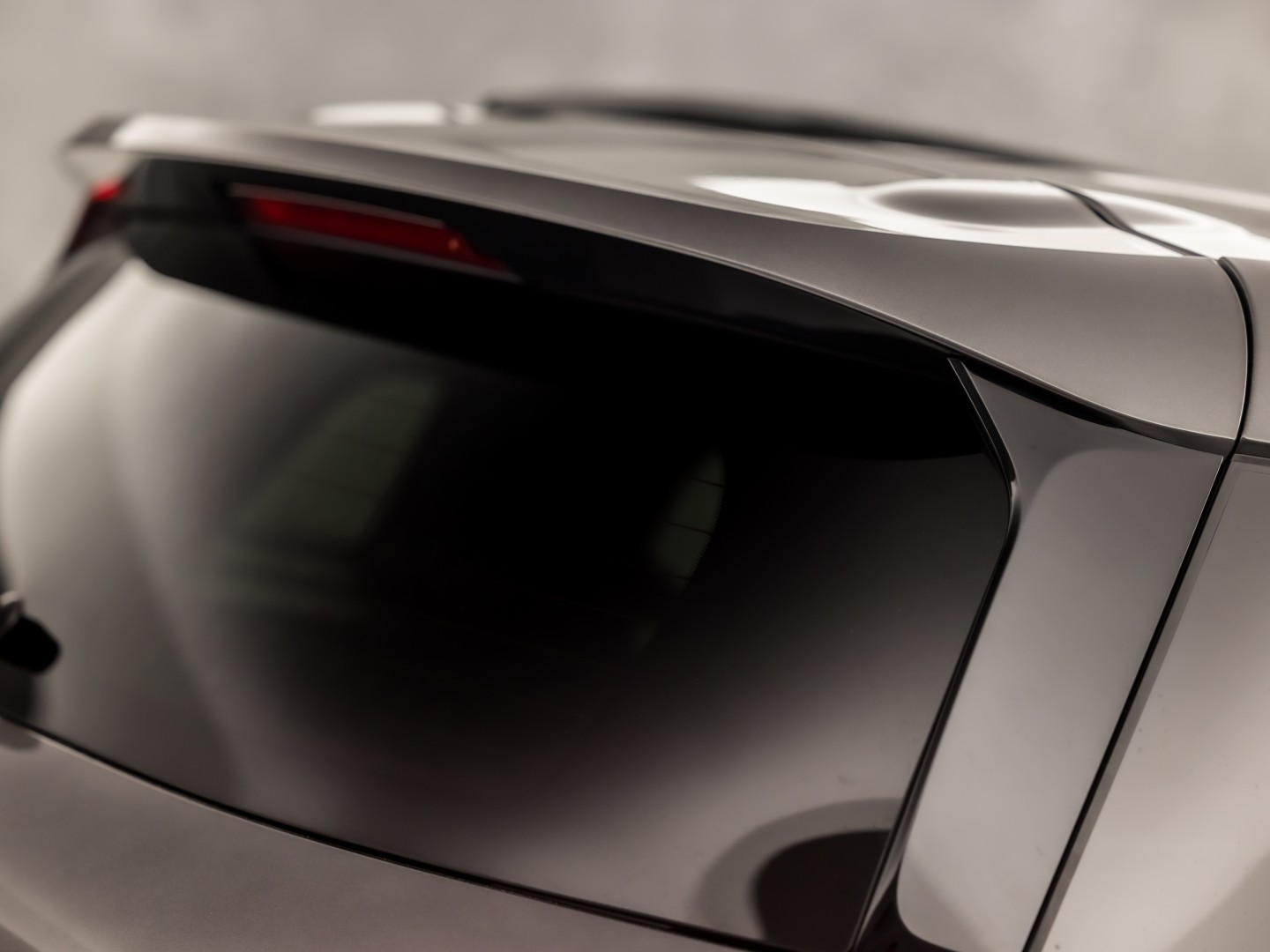 Citroën C5 Aircross 1.6 Plug-in Hybrid 225 Deluxe Sport 225Pk Automaat (APPLE CARPLAY, SOH 93%, GROOT NAVI, 360 CAMERA, GETINT GLAS, ELEK SPORTSTOELEN, LEDER, STOELVERWARMING, ADAPTIVE CRUISE, NIEUWSTAAT)