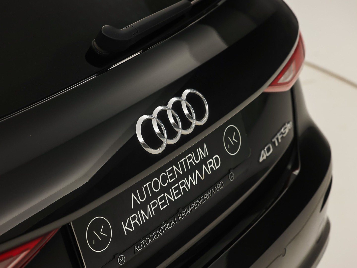Audi A3 Sportback 40 TFSI e Sport 204Pk Automaat (APPLE CARPLAY, GROOT NAVI, LEDER, STOELVERWARMING, SPORTSTOELEN, ADAPTIVE CRUISE, GETINT GLAS, NIEUWSTAAT)
