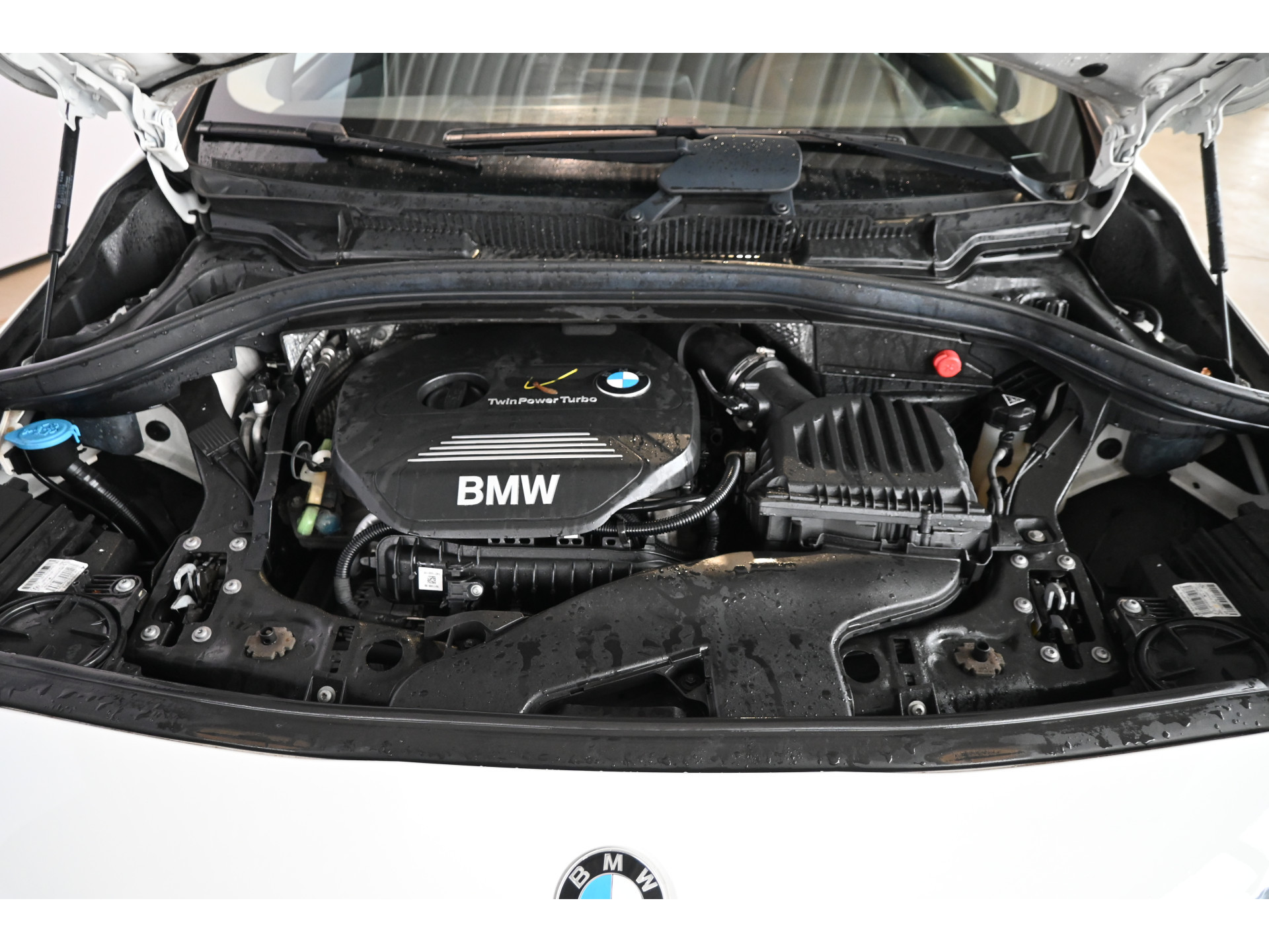 BMW 2-serie Active Tourer 218i Airco Trekhaak LED Lichtmetaal Rijklaarprijs Inruil Mogelijk!