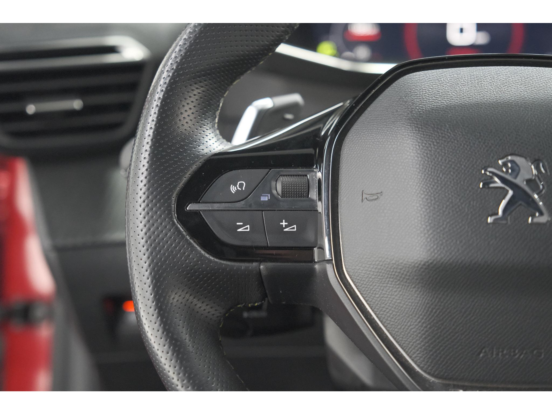 Peugeot 208 PureTech 130 EAT8 GT | Panoramadak | Camera | Apple Carplay | Stoelverwarming