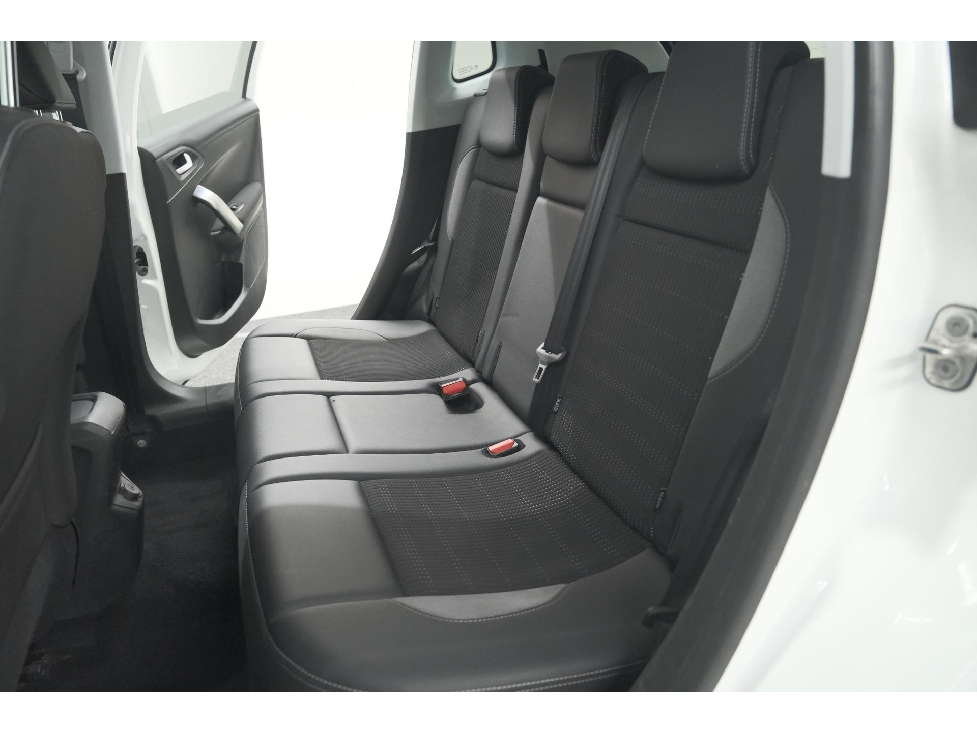 Peugeot 2008 PureTech 130 Allure | Camera | Apple Carplay | Parkeersensoren | Navigatie