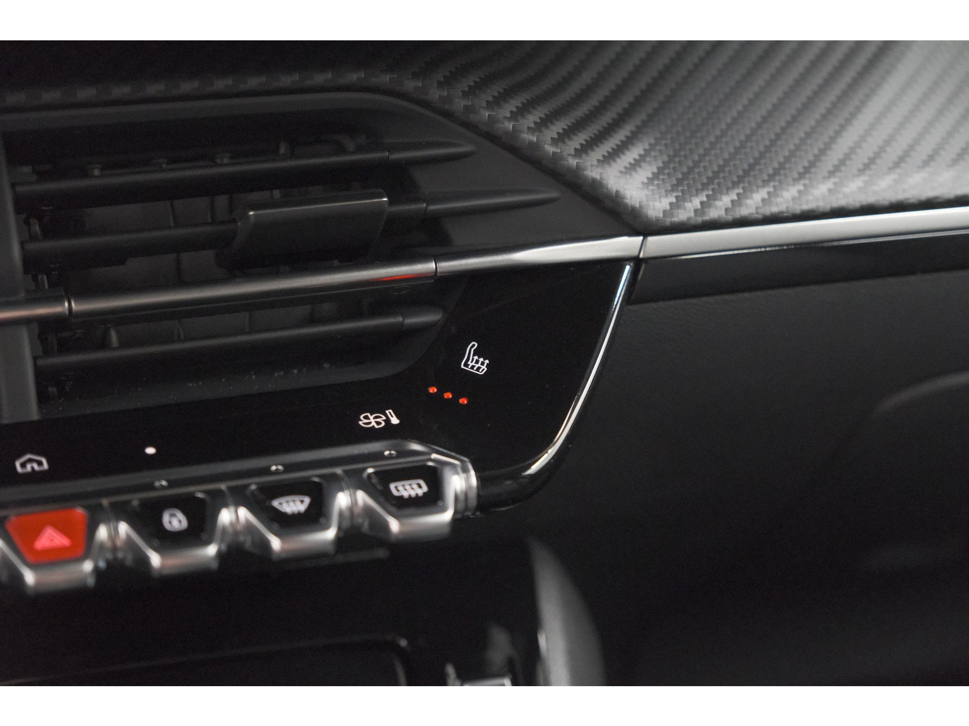 Peugeot 2008 PureTech 130 EAT8 Allure | 360 Camera | Adaptieve Cruise Control | Keyless | Dodehoekdetectie