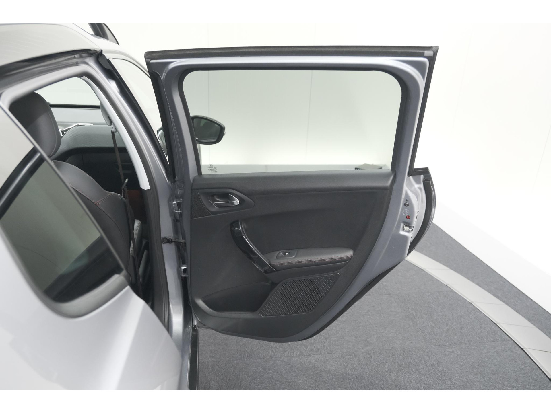 Peugeot 2008 PureTech 110 EAT6 GT | Trekhaak | Camera | Panoramadak | Apple Carplay