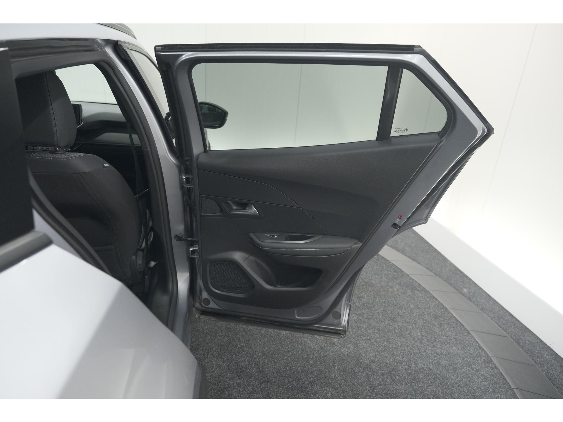 Peugeot 2008 Hybrid 136 e-DSC6 Allure | 360 Camera | Adaptieve Cruise Control | Dodehoekdetectie | Navigatie