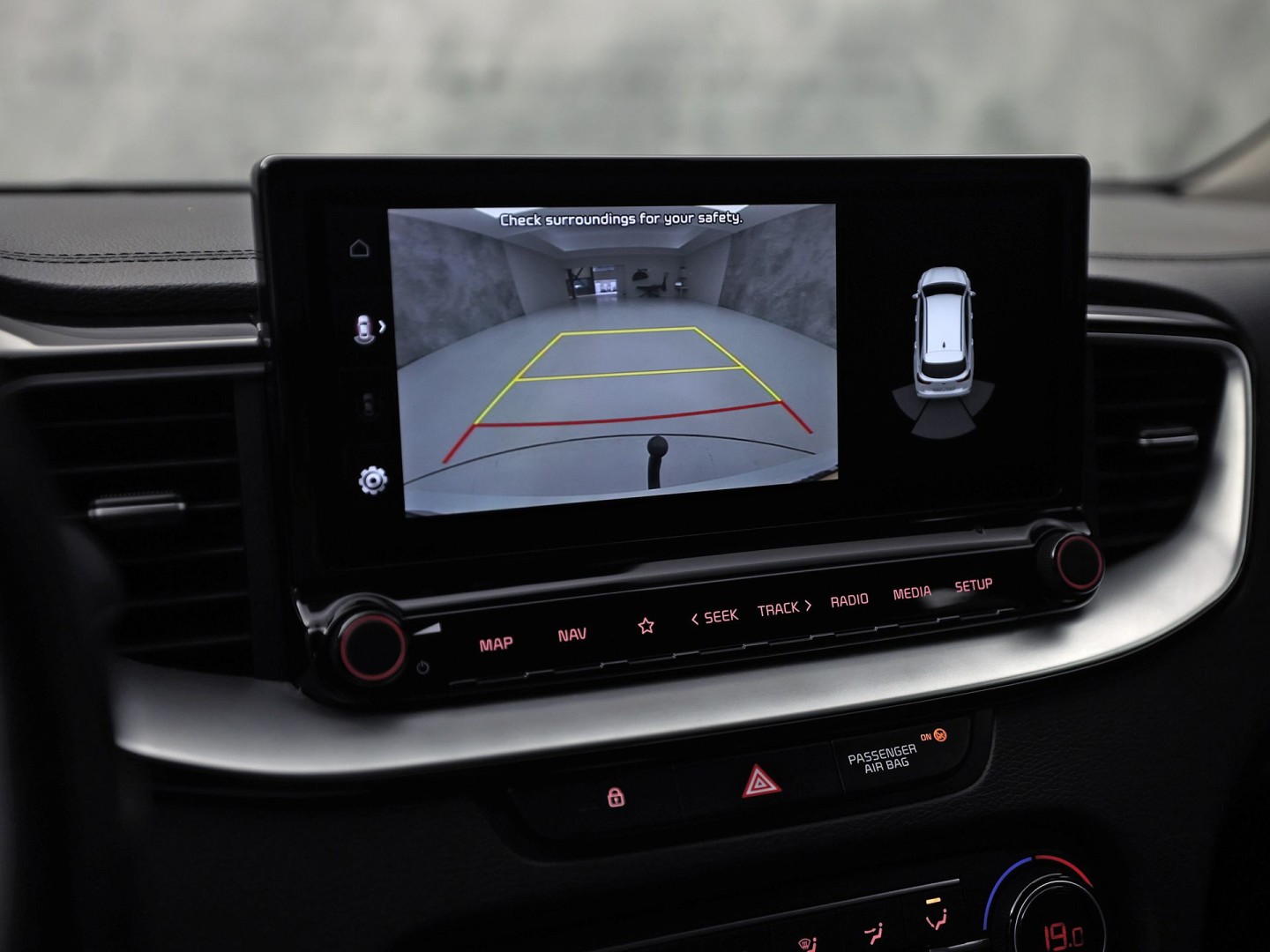 Kia Ceed 1.0 T-GDi DynamicPlusLine (APPLE CARPLAY, GROOT NAVI, STUUR/STOELVERWARMING, CAMERA, SPORTSTOELEN, TREKHAAK, GETINT GLAS, KEYLESS, NIEUWSTAAT)