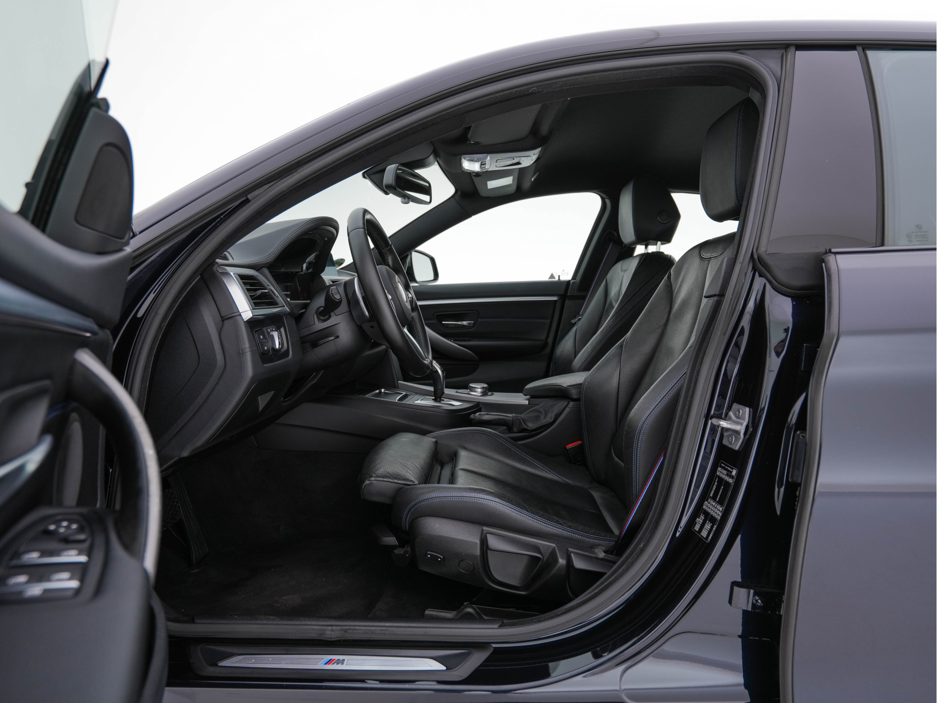 BMW 4-serie Gran Coupé 420i M-Sportpack High Executive Edition (INCL-BTW) Aut. *LEATHER | FULL-LED | DIGI-COCKPIT | HIFI-SOUND | HEATED-SPORTSEATS | DAB+ | CAMERA | SHIFTPADDLES | PRIVACYGLASS | HEAD-UP | TOWBAR | KEYLESS | CARBON-INLAY | 19''ALU*