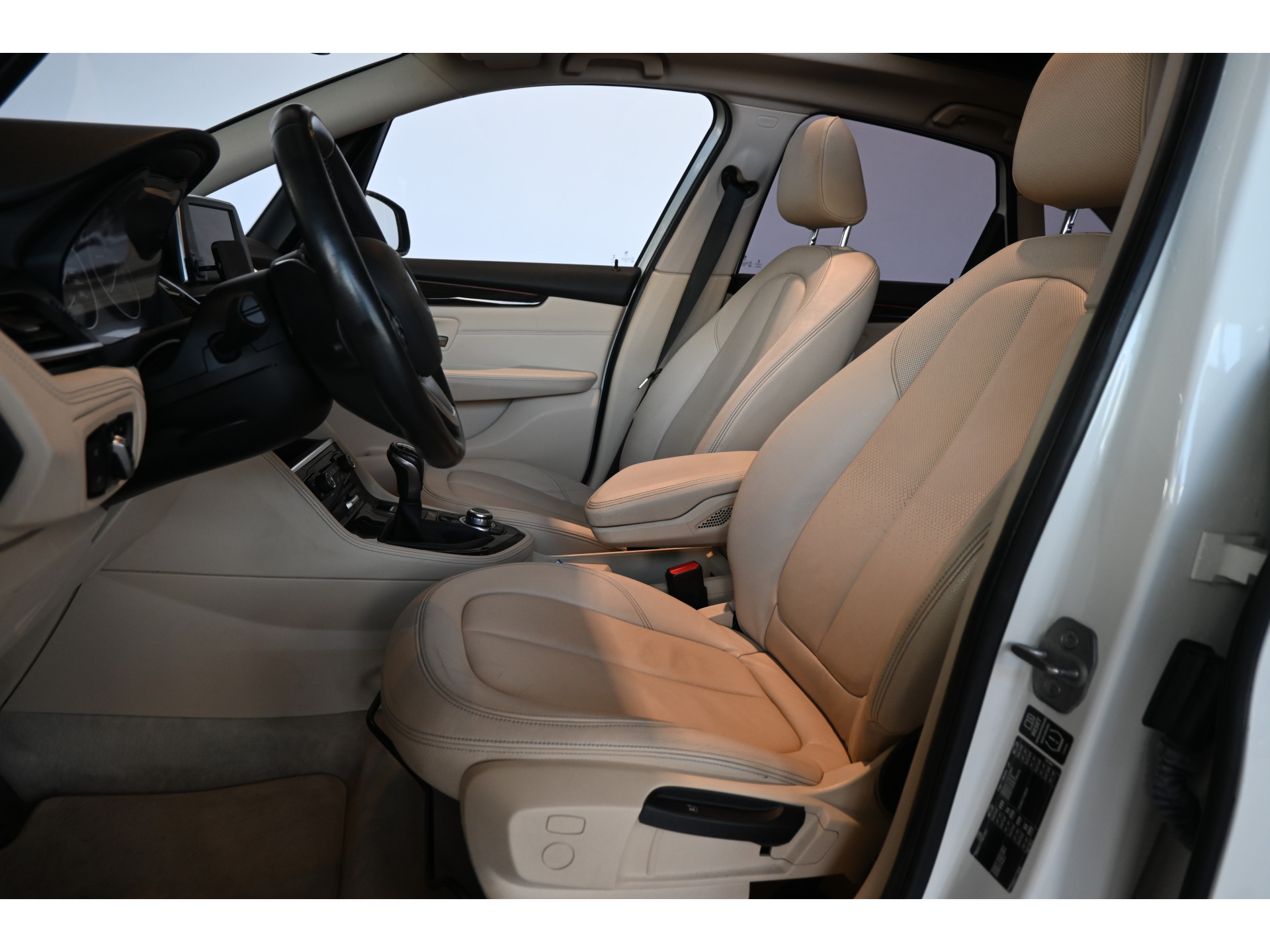 BMW 2-serie Active Tourer 218i High Executive Nap Clima Cruise Panoramadak Trekhaak PDC Navigatie LED Stoelverwarming Inruil Mogelijk!