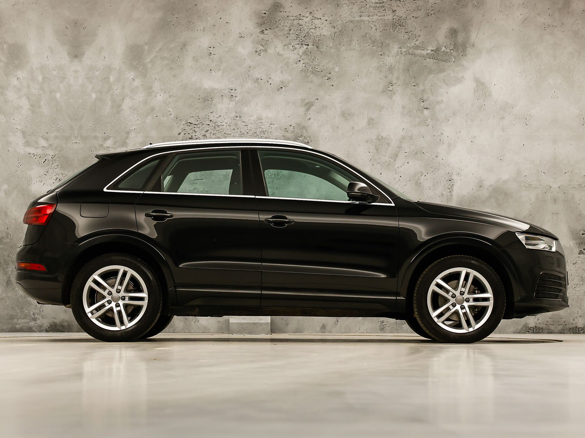 Audi Q3 1.4 TFSI Sport 150Pk Automaat (NAVIGATIE, CLIMATE, CAMERA, STOELVERWARMING, SPORTSTOELEN, XENON, DRIVE SELECT, CRUISE, NIEUWSTAAT)