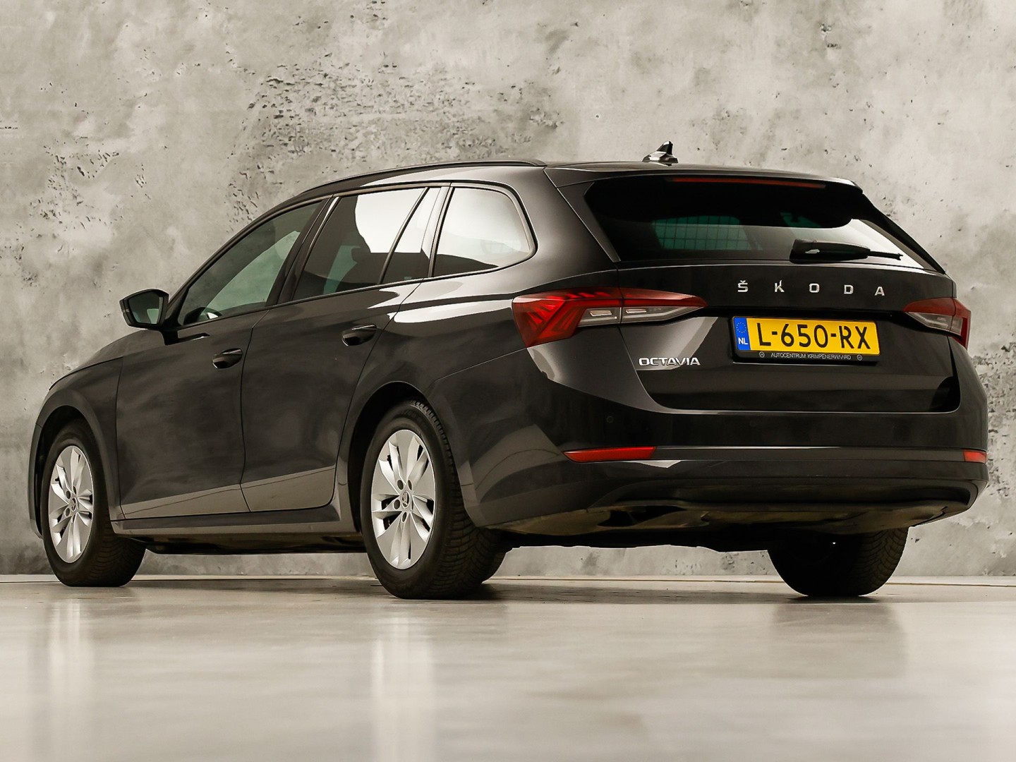 Škoda Octavia Combi 1.0 TSI Sport (KUIPSTOELEN, 1e EIGENAAR, APPLE CARPLAY, GROOT NAVI, GETINT GLAS, ZWART HEMEL, KEYLESS, NIEUWSTAAT)