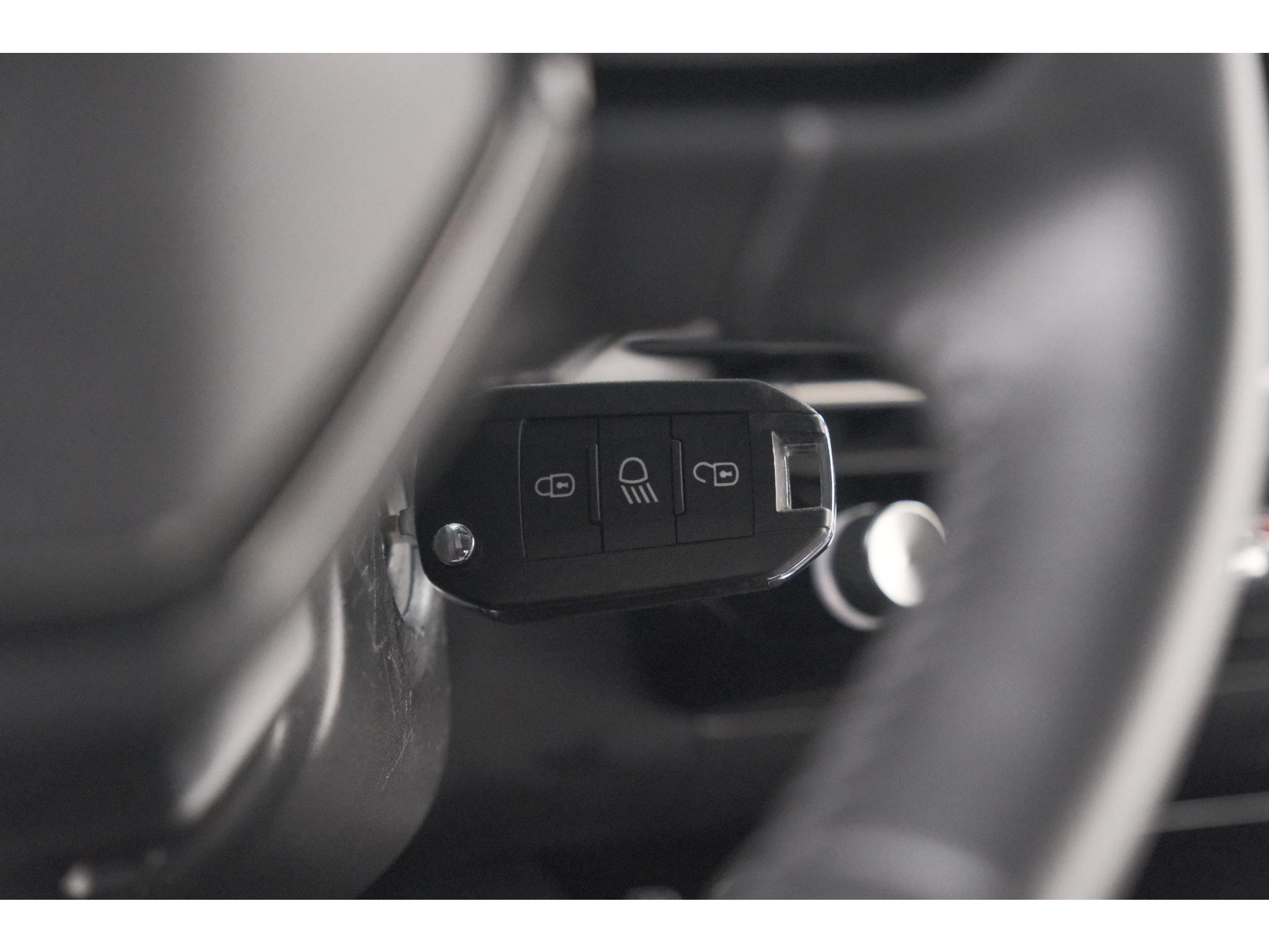 Peugeot 2008 PureTech 100 Allure | Apple Carplay | Parkeersensoren | Climate Control | Cruise Control