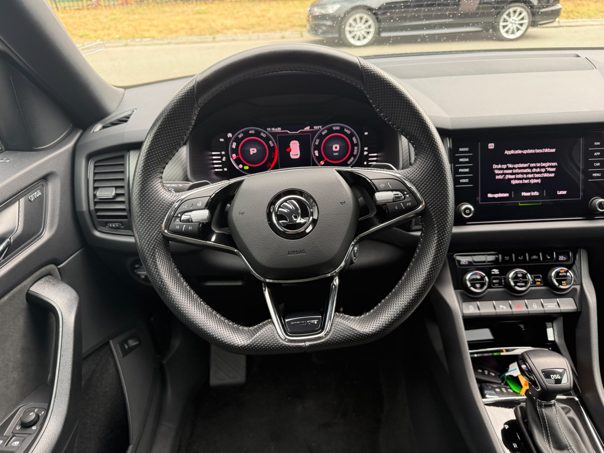 ŠKODA Kodiaq 1.5 TSI Sportline Business | 1E EIGENAAR | 3/6/12 MND GARANTIE | AUTOMAAT | PANO | LED | DAB | MEMORY | CARPLAY | DIGITAAL COCKPIT | TREKHAAK |
