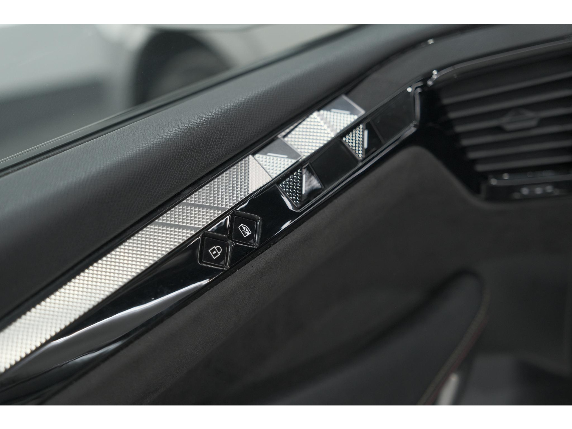 DS 4 PureTech 130 EAT8 Performance Line | Camera | Apple Carplay | Alcantara® bekleding | Parkeersensensoren