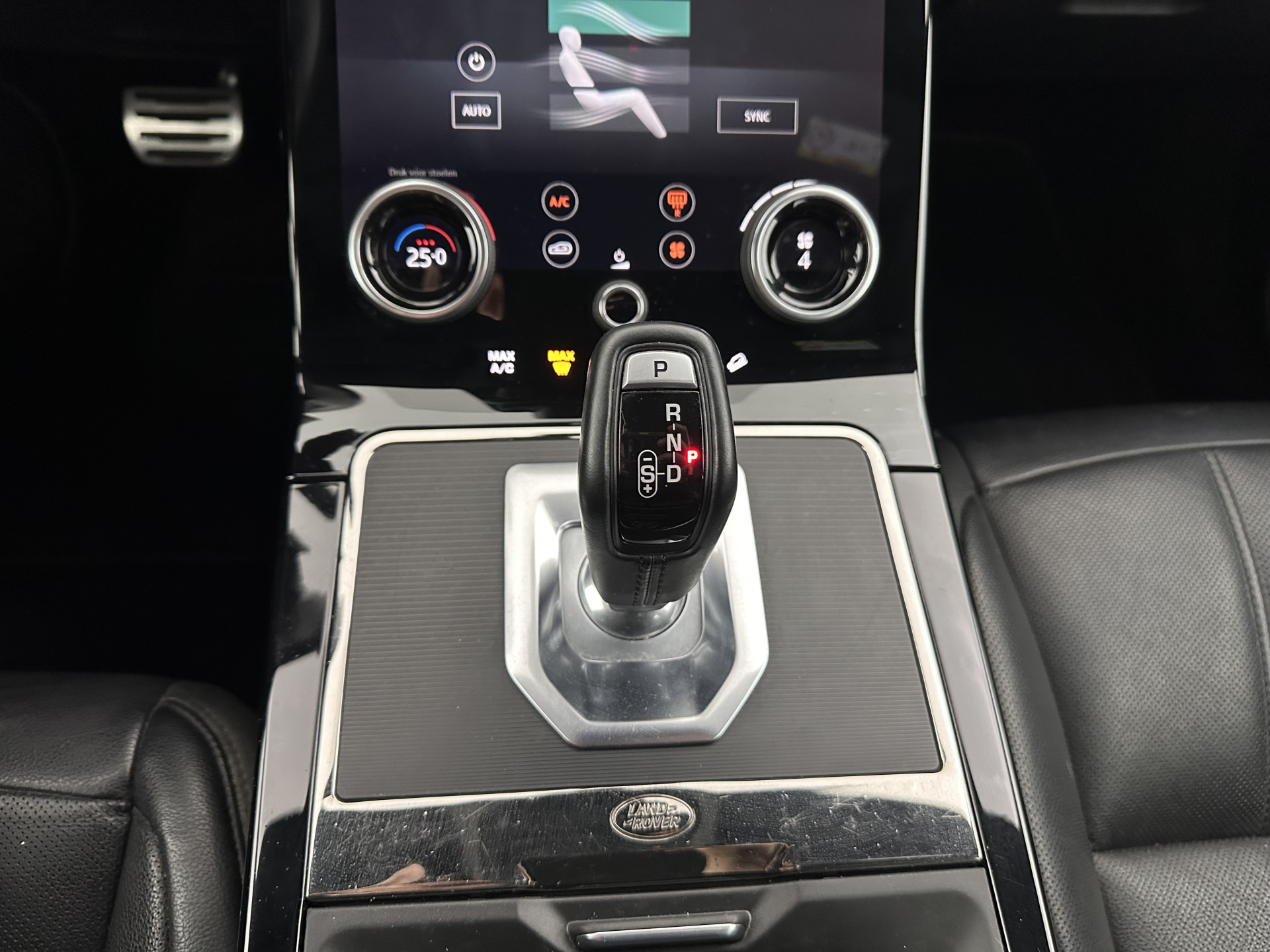 Land Rover Range Rover Evoque 2.0 D180 AWD SE (INCL-BTW) Aut. *LEATHER | FULL-LED | HEATED-COMFORTSEATS | NAVI-FULLMAP | SHIFTPADDLES | CAMERA | ECC | CARPLAY | PDC | CRUISE | 18''ALU*