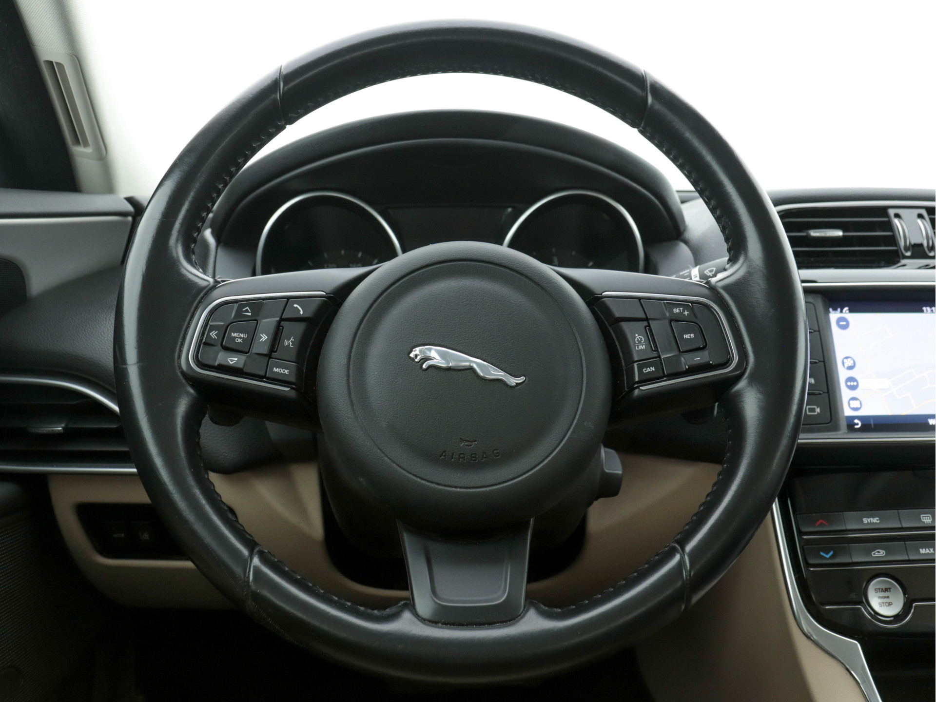 Jaguar XE 2.0 D Portfolio (INCL-BTW) Aut. *LEATHER | NAVI-FULLMAP | BI-XENON | CAMERA | ECC | COMFORT-SEATS | SHIFT-PADDLES | PDC | JAGUAR-AUDIO | CRUISE | LANE-ASSIST | TOWBAR | 18"ALU*