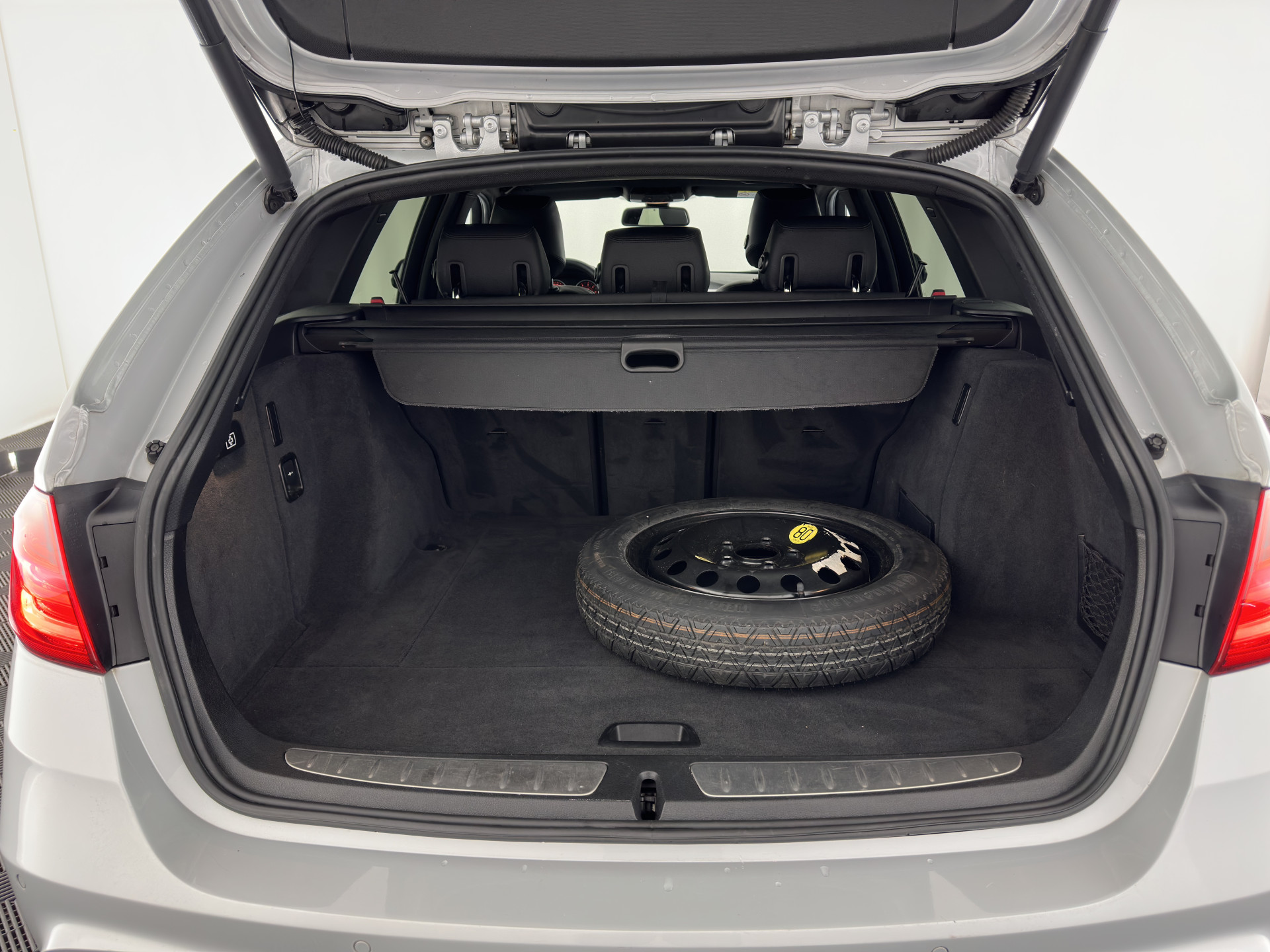 BMW 3-serie Touring 330d xDrive M-Aerodynamica-Pack High-Executive Aut * LEATHER | NAVI-FULLMAP | XENON | HEATED-SPORTSEATS | SHIFT-PADDLES | PDC | PRIVACY-GLASS | KEYLESS | CAMERA | TOWBAR | 18''ALU*