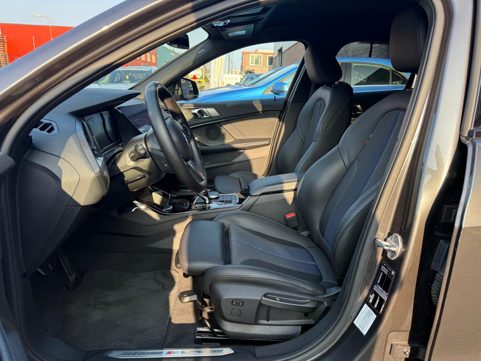 BMW 1-serie 116d Executive | 1E EIGENAAR | 3/6/12MND GARANTIE | AUTOMAAT | LED | CARPLAY | SFEERVERLICHTING | CRUISE | AIRCO |