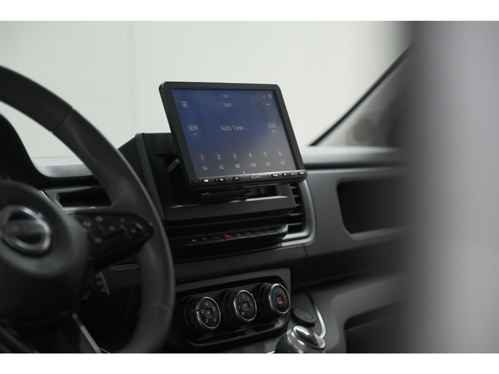 Nissan Primastar 2.0 dCi L2H1 Acenta | METEEN KLAAR VOOR ELKE KLUS! | Trekhaak | Camera | Vloerplaat