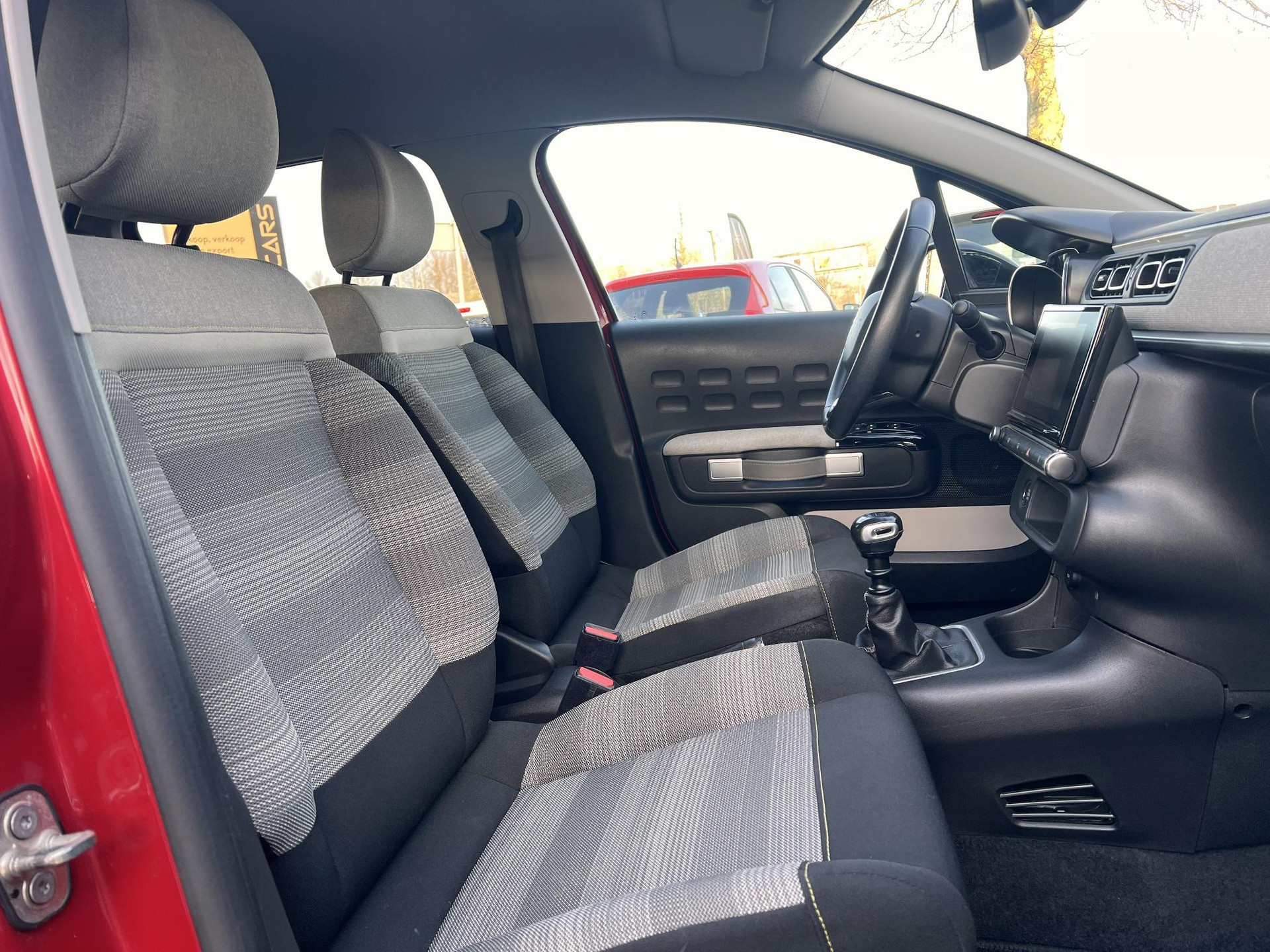 Citroen C3 1.2 PureTech S&S Shine 110pk,D-riem vv in 2023,2e Eigenaar,Camera,Navi,Clima,Cruise,Pdc V+A,APK tot 01-2027
