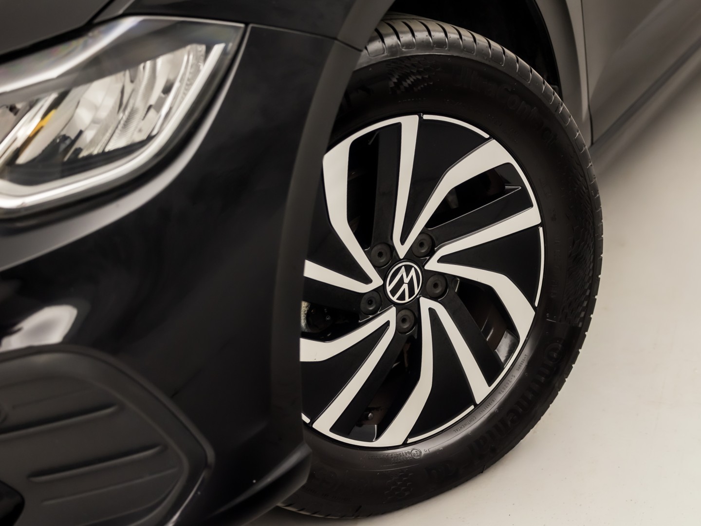 Volkswagen Polo 1.0 TSI Sport (VIRTUAL COCKPIT, 1e EIGENAAR, APPLE CARPLAY, GROOT NAVI, CLIMATE, STOELVERWARMING, SPORTSTOELEN, GETINT GLAS, LM VELGEN, CRUISE, PARKEERSENSOREN, NIEUWSTAAT)