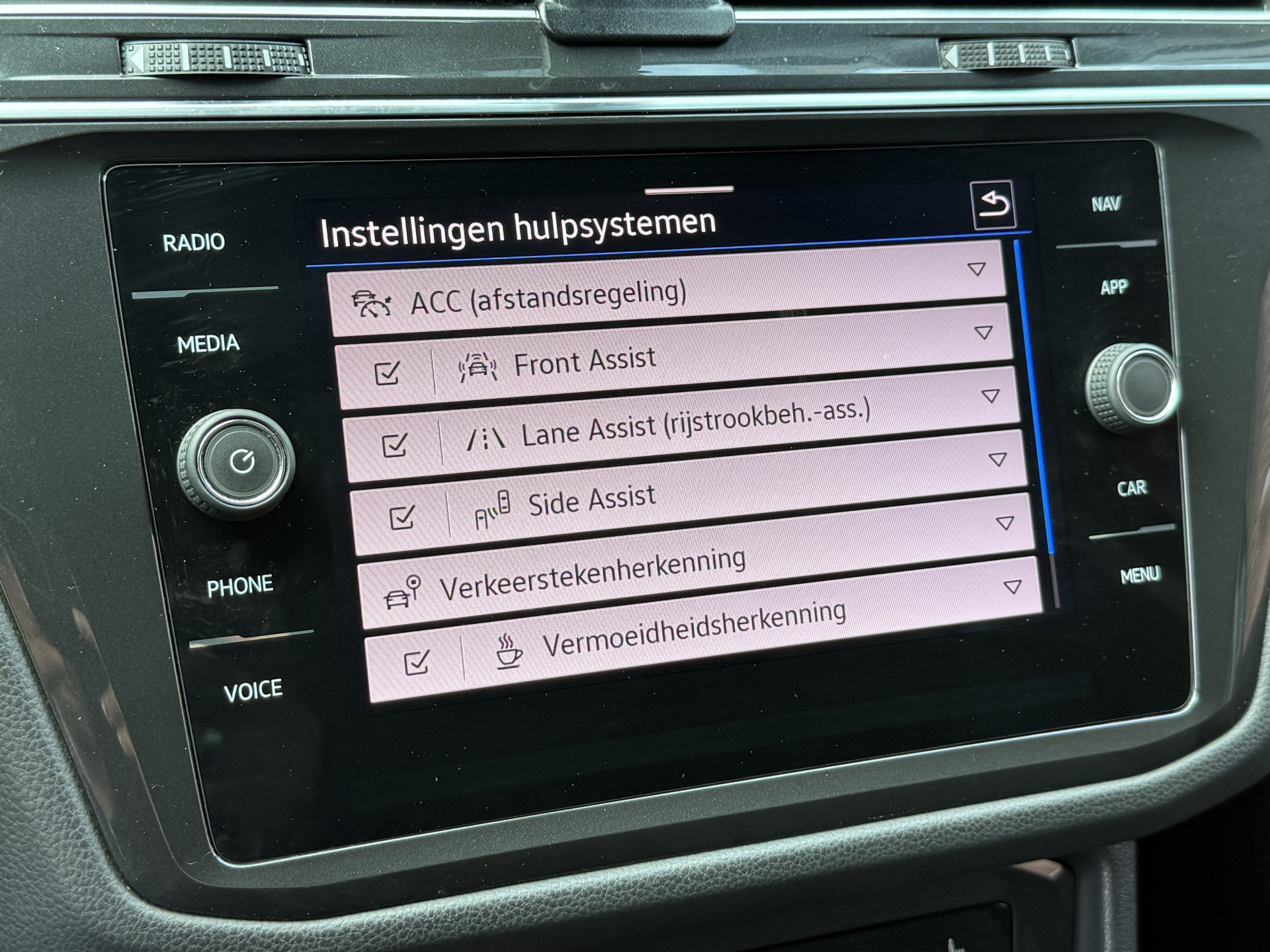 Volkswagen Tiguan 1.4 TSI eHybrid R-Line Business+ | Camera | Stoelverwarming | Dodehoeksensoren