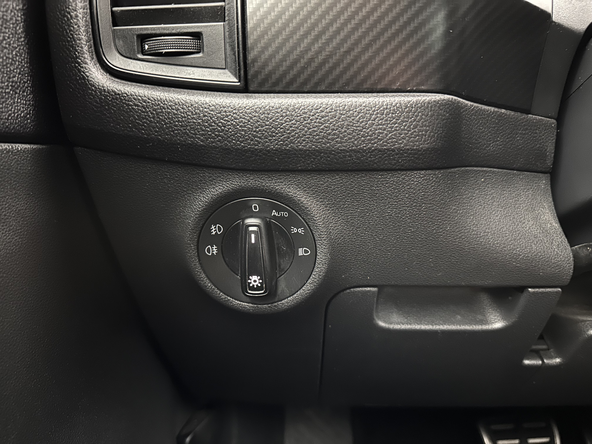 ŠKODA Kodiaq 1.5TSI Sportline (INCL-BTW) Aut. *PANO | 20" ALU | TOW BAR | LEATHER-MICROFIBRE | FULL-LED | MEMORY-PACK | SPORTSEATS | SHIFT-PADDLES | ADAPTIVE-CRUISE | DIGI-COCKPIT | NAVI-FULLMAP | CANTON-AUDIO | DAB | AMB