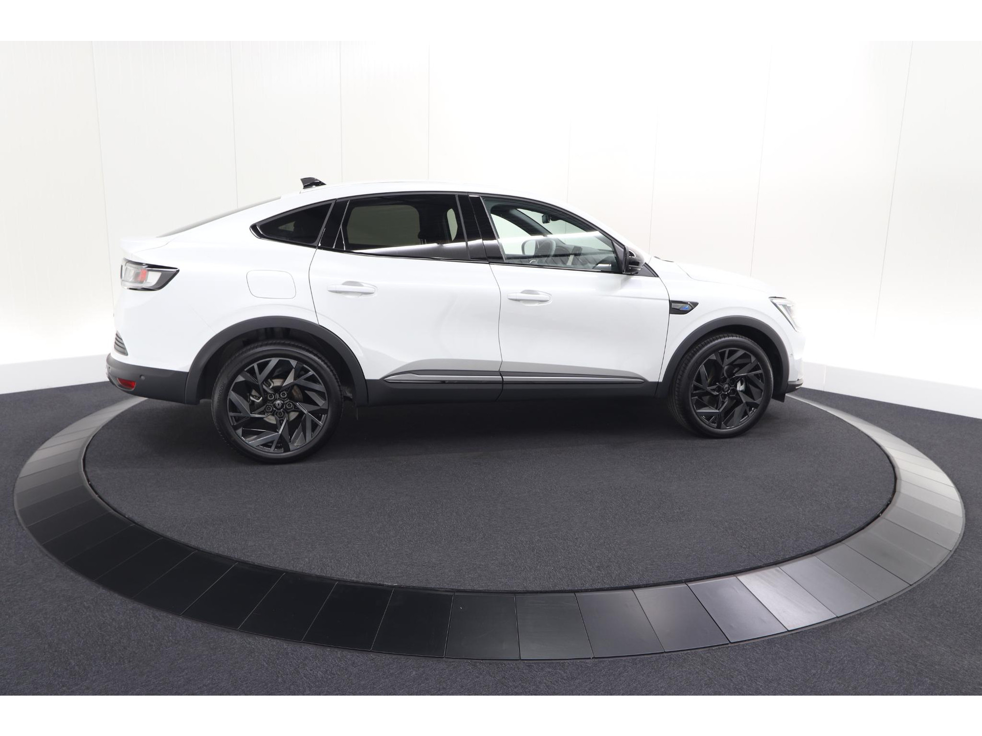 Renault Arkana 1.6 E-Tech hybrid 145 Esprit Alpine | 360 Camera | Adaptieve Cruise Control | Pack Winter | Dodehoekdetectie