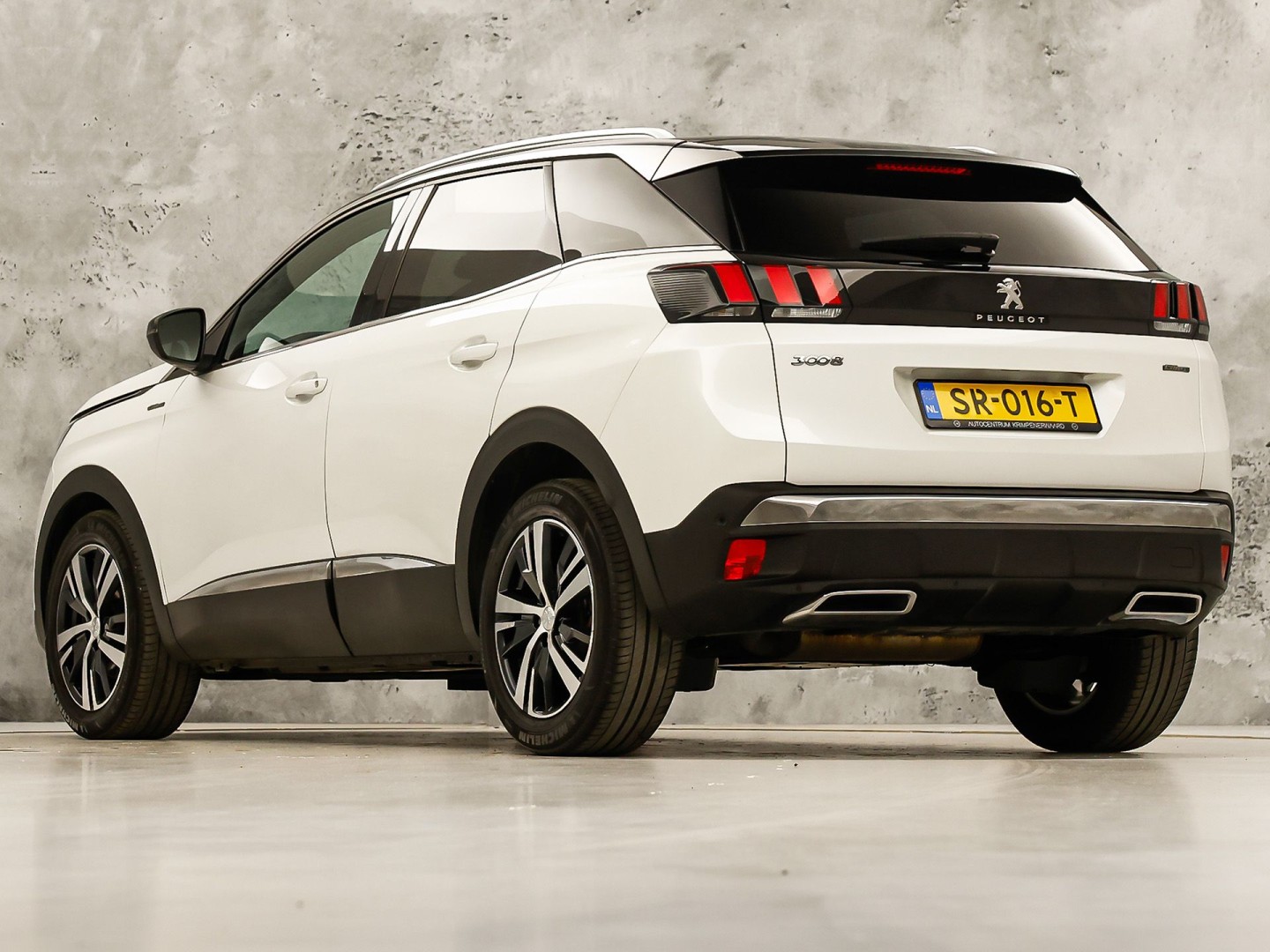 Peugeot 3008 1.6 e-THP GT Line 165Pk Automaat (APPLE CARPLAY, PARELMOER, GROOT NAVI, GETINT GLAS, KEYLESS, SPORTSTOELEN, PARKEERSENSOREN, ZWART HEMEL, NIEUWSTAAT)