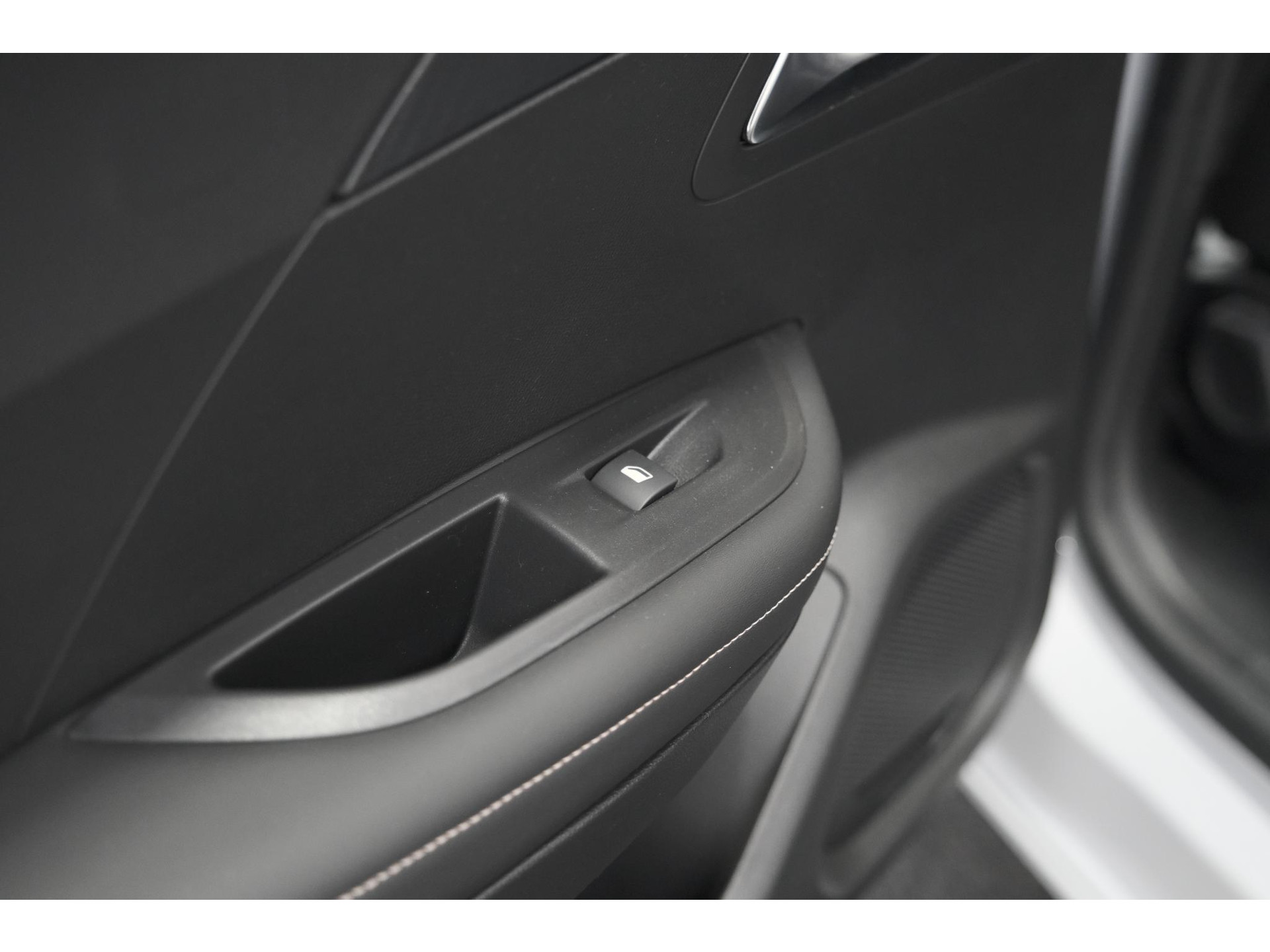 Peugeot 2008 PureTech 100 Allure | 360 Camera | Dodehoekdetectie | Navigatie | Apple Carplay