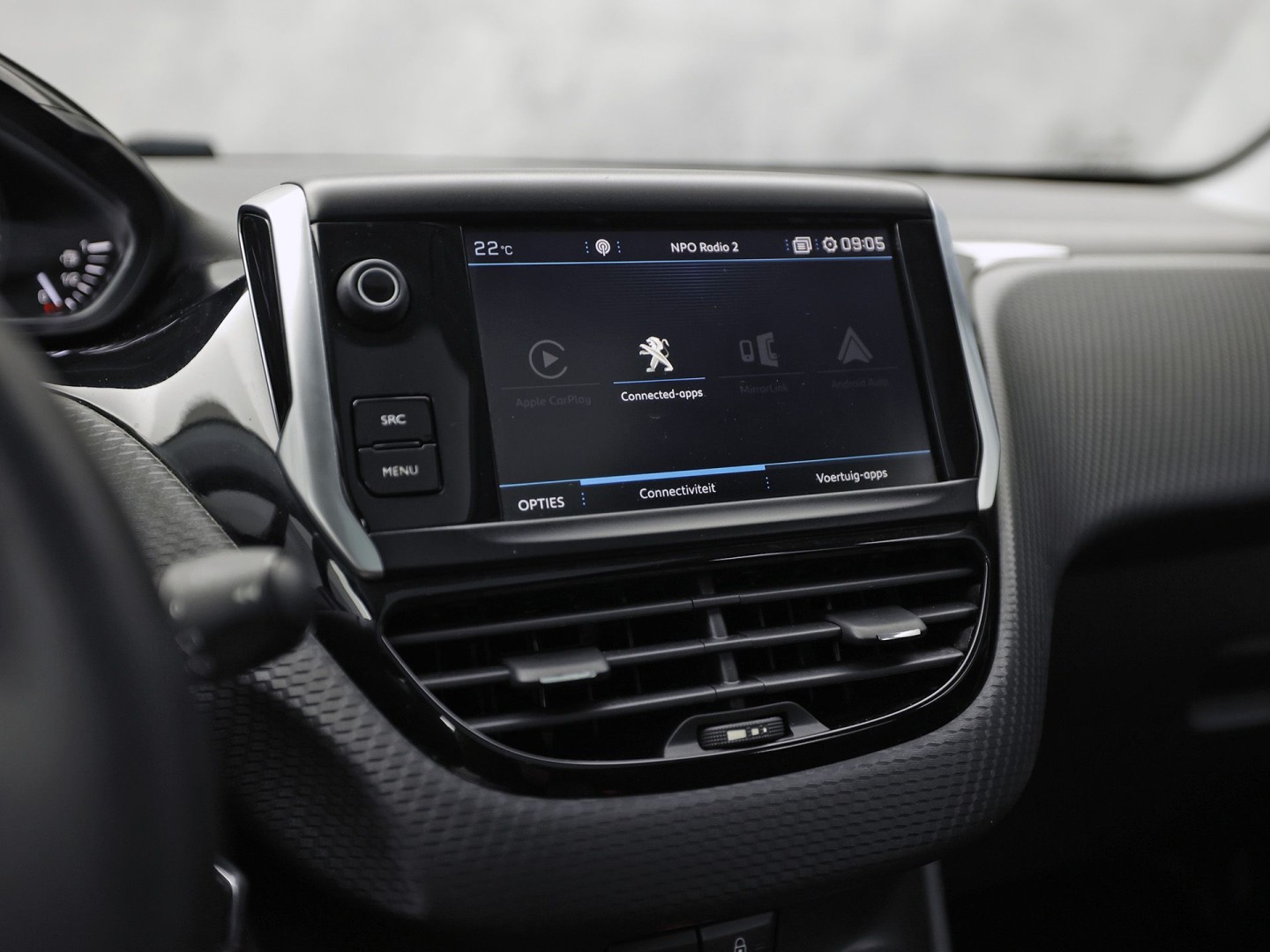 Peugeot 2008 1.2 PureTech Sport (PANORAMADAK, APPLE CARPLAY, NAVIGATIE, LM VELGEN, SPORTSTOELEN, PARKEERSENSOREN, CRUISE, NIEUWSTAAT)