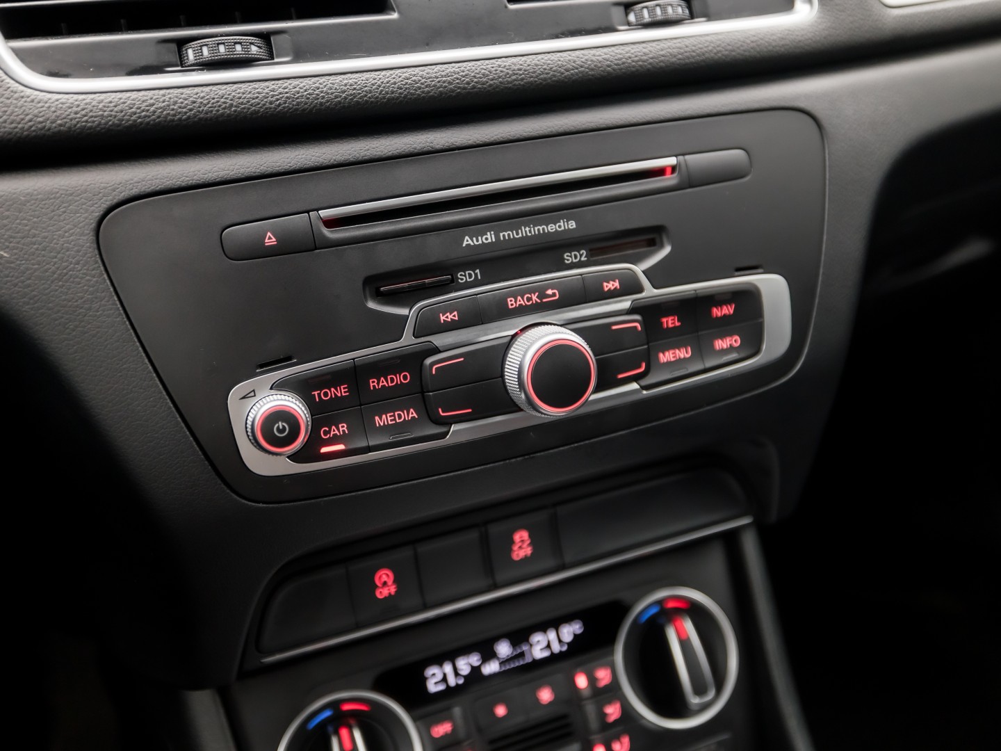 Audi Q3 1.4 TFSI Sport 150Pk Automaat (NAVIGATIE, CLIMATE, STOELVERWARMING, GETINT GLAS, SPORTSTOELEN, BLUETOOTH, NIEUWE APK, NIEUWSTAAT)