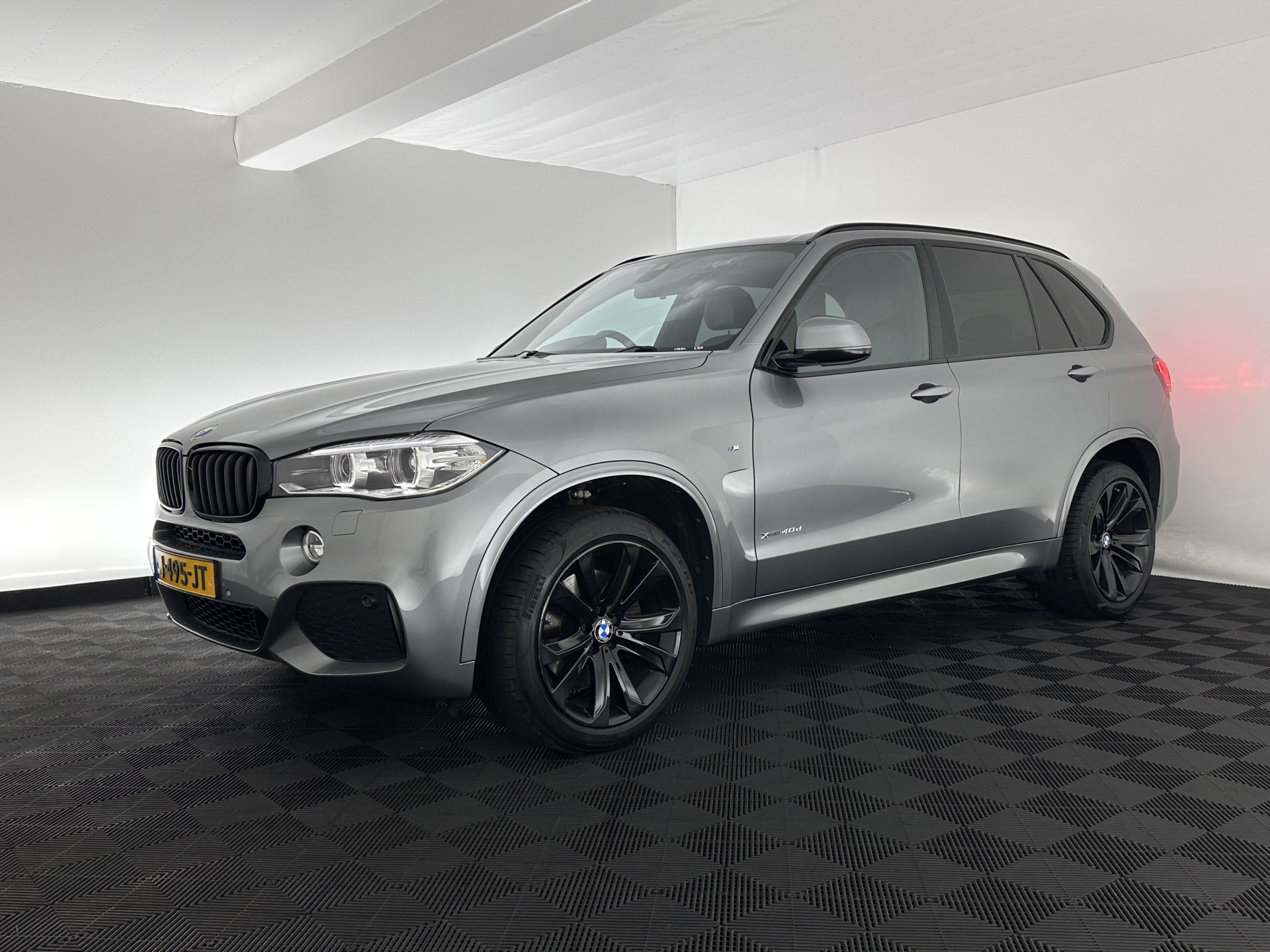 BMW X5 xDrive40d  *Right-Hand-Drive* M-Sportpack High Executive [ 7-Pers. ] Aut. *LEATHER | XENON | MEMORY-PACK | HEATED-SPORTSEATS | NAVI-FULLMAP | SHIFTPADDLES | PRIVACYGLASS | ECC | TOWBAR | PDC | CRUISE | 20''ALU*
