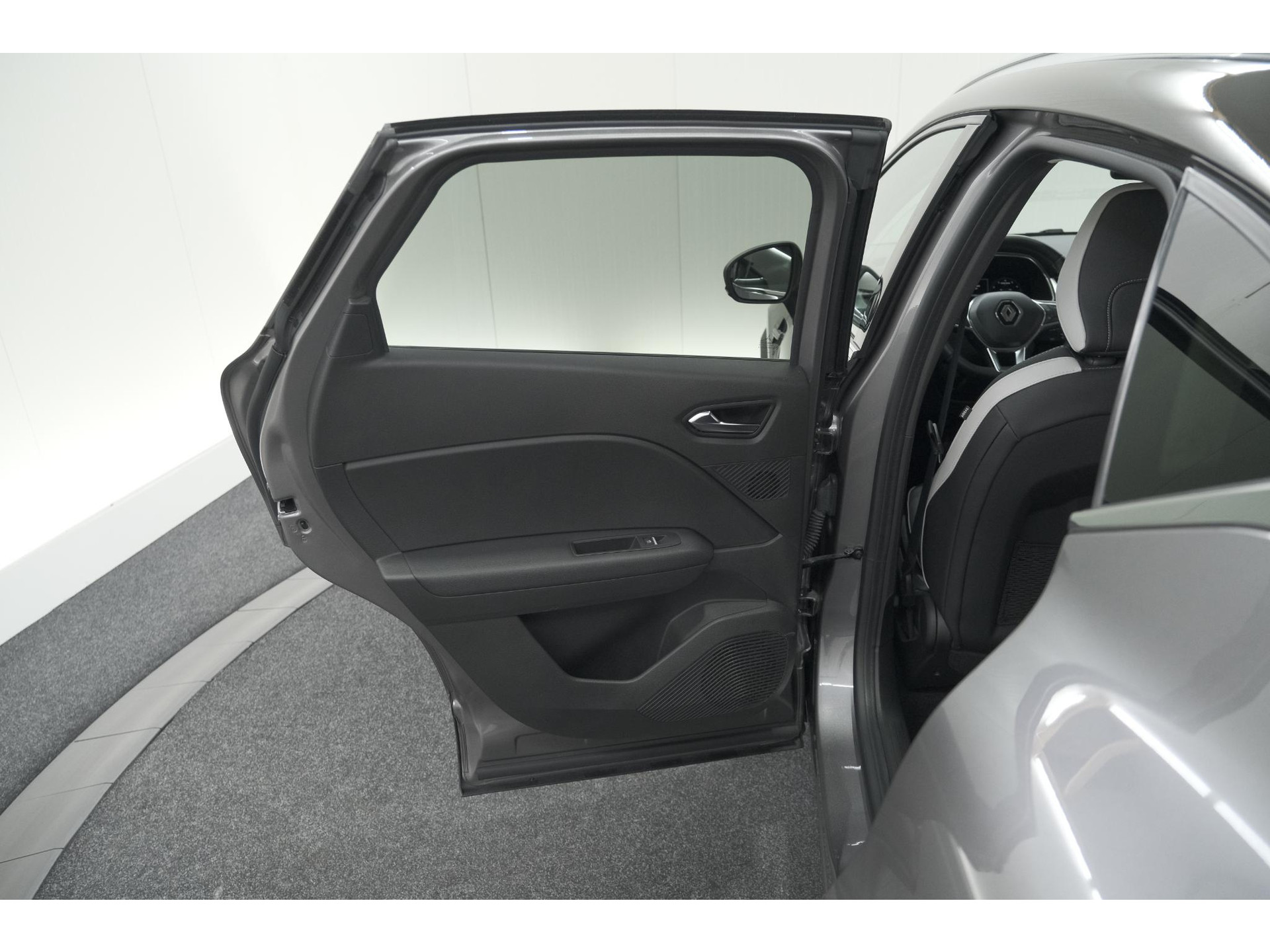 Renault Captur Mild Hybrid 140 EDC Techno | Camera | 9.3 Inch Scherm | Apple Carplay | Parkeersensoren | Allseason Banden | Stoelverwarming