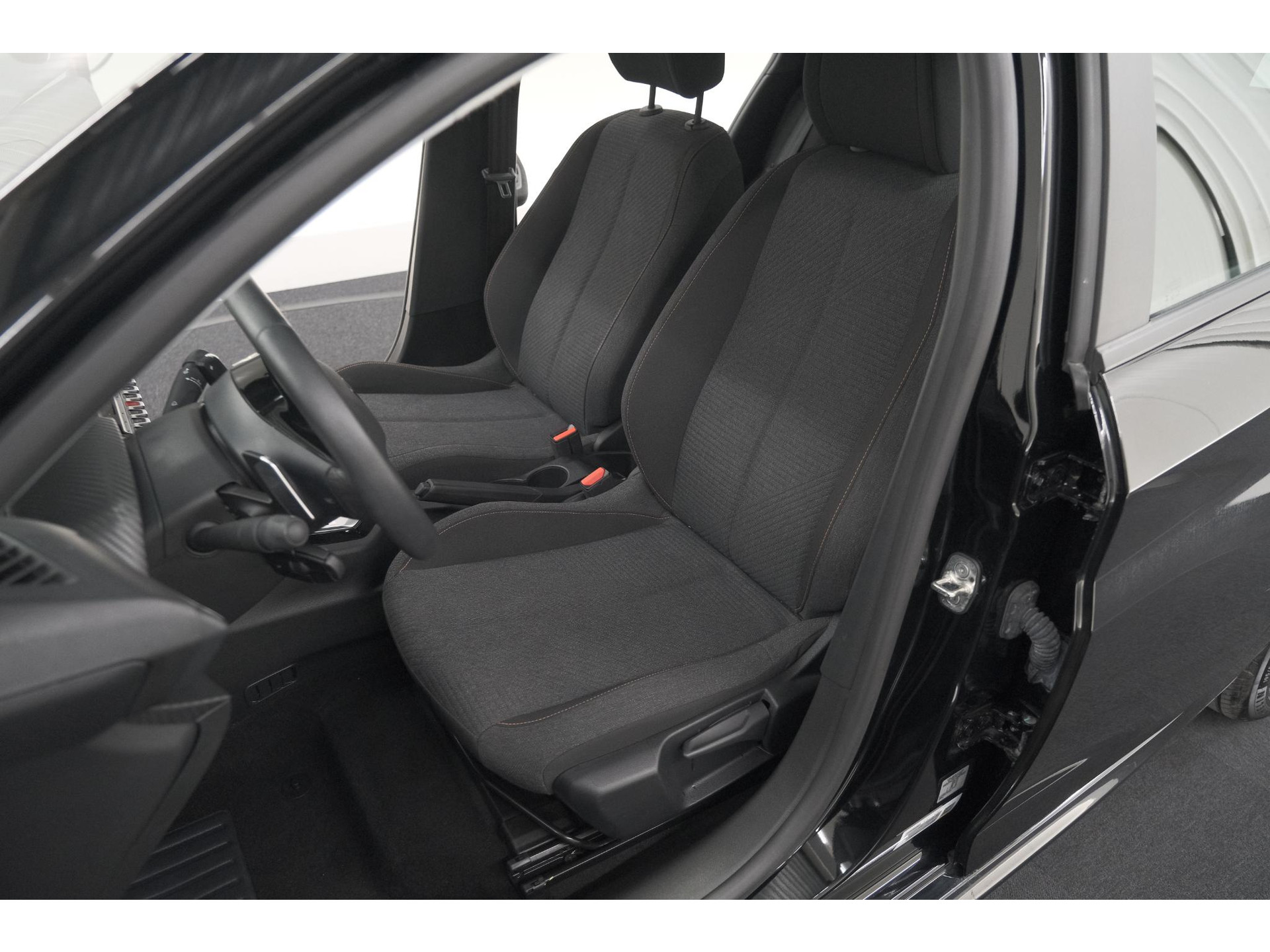 Peugeot 208 Hybrid 110 e-DCS6 Style | Parkeersensoren | Apple Carplay | Cruise Control | Airco