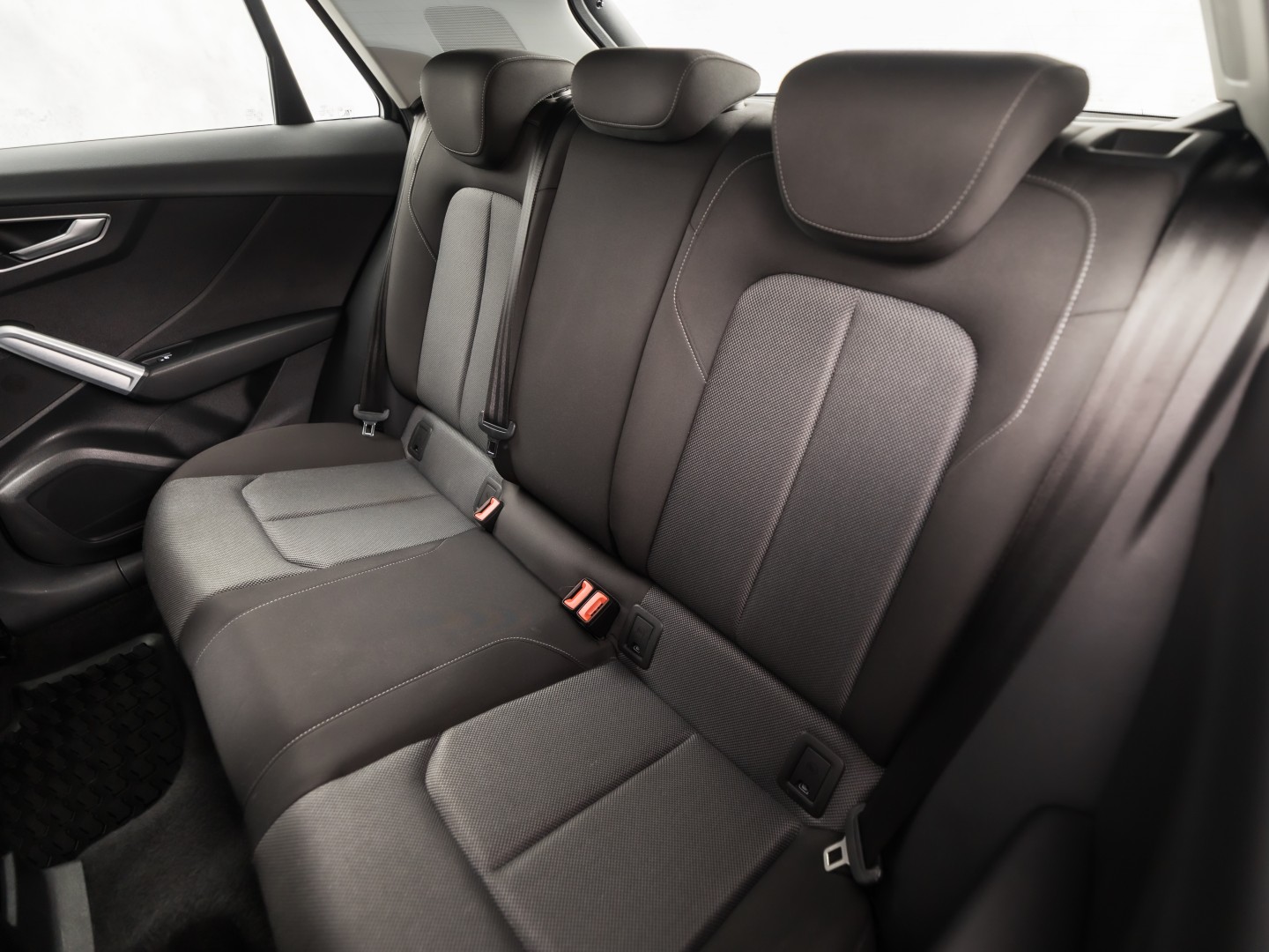 Audi Q2 35 TFSI S-Tronic Sport 150Pk Automaat (VIRTUAL COCKPIT, APPLE CARPLAY, GROOT NAVI, CLIMATE, STOELVERWARMING, SPORTSTOELEN, GETINT GLAS, PARKEERSENSOREN, CRUISE, NIEUWSTAAT)