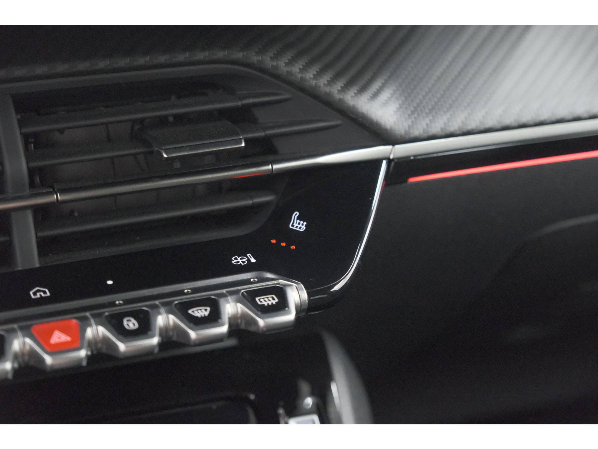 Peugeot 208 1.2 Hybrid 145 e-DCS6 GT | Alcantara Pakket | Camera | Apple Carplay | Stoelverwarming
