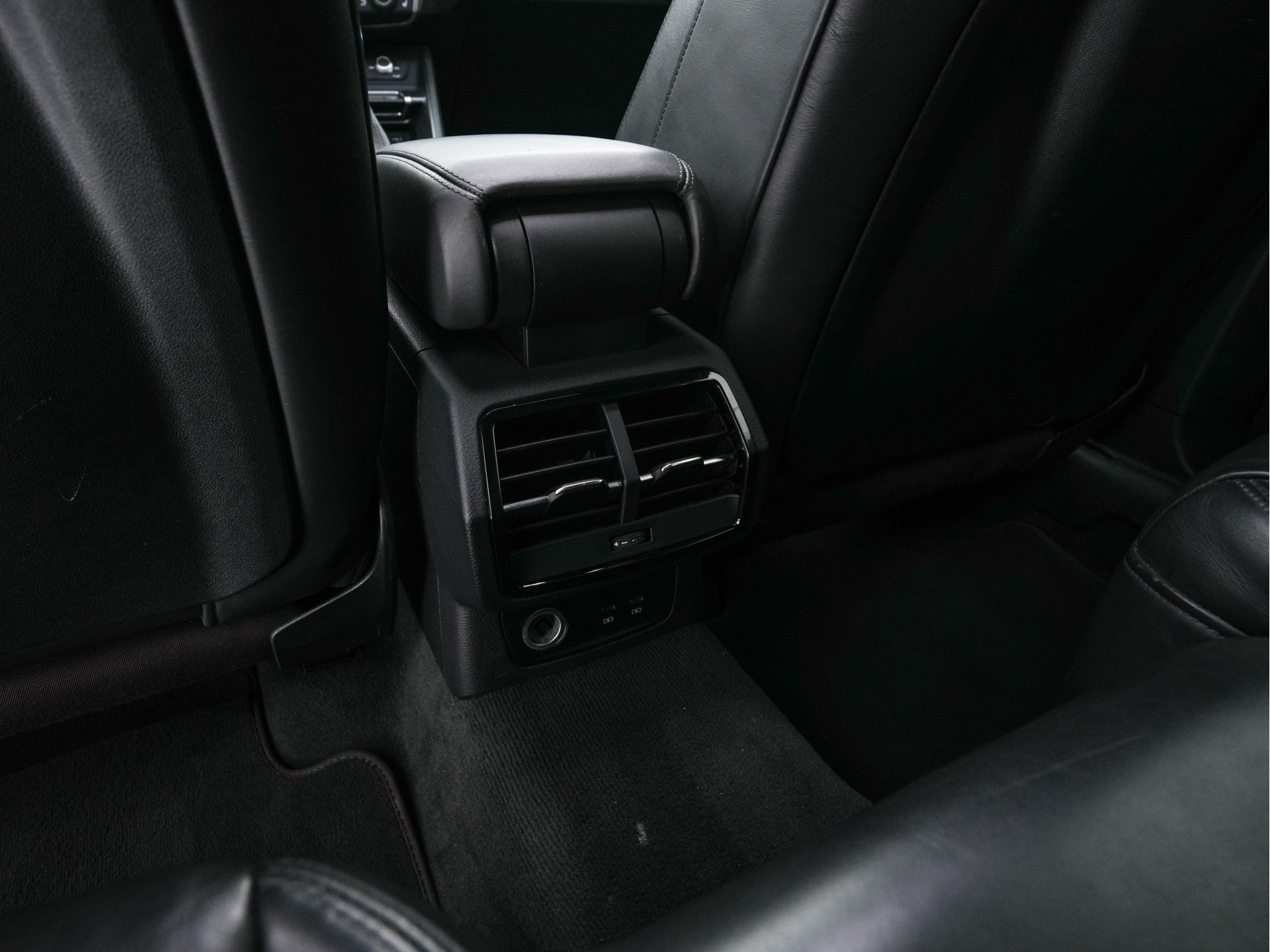 Audi RS Q3 Sportback TFSI Quattro Aut. *PANO | LEATHER | FULL-LED | ADAPTIVE-CRUISE | BANG&OLUFSEN | TOPVIEW | HEATED-SPORTSEATS | DIGI-COCKPIT | PRIVACYGLASS | SHIFTPADDLES | AMBIENTLIGHT | ECC | PDC | 21''ALU*