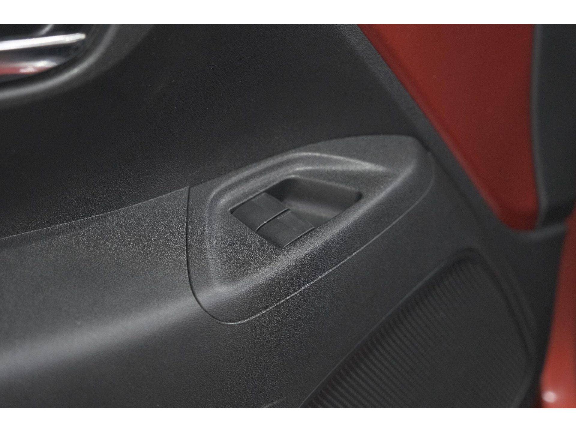 Peugeot 108 1.0 e-VTi Allure TOP! | Elektrisch Vouwdak | Trekhaak | Camera | Apple Carplay