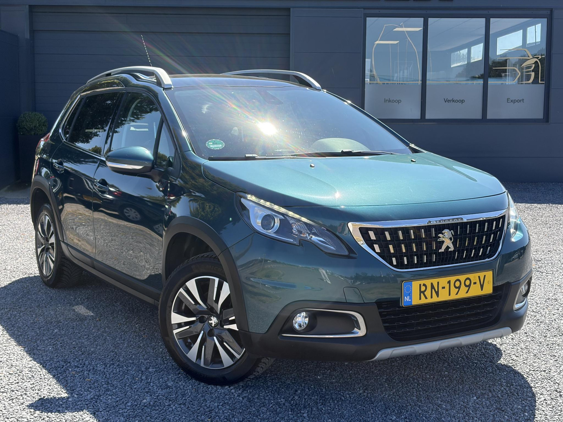 Peugeot 2008 1.2 PureTech Allure D-riem vv in 02-2026 l Pano l Carplay l Camera l Halfleder l 110pk l Dealer Onderhouden l 2e Eigenaar l Navi l Clima l Cruise l Pdc l Lm velgen l Apk tot 02-2027