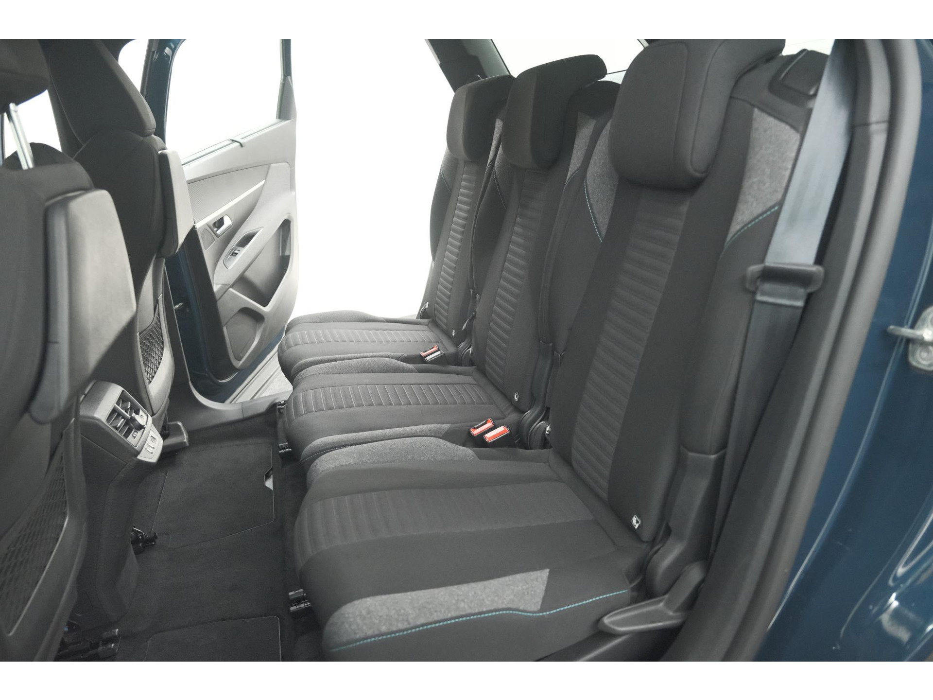 Peugeot 5008 PureTech 130 EAT8 Active Pack | 7 Zitplaatsen | Camera | Navigatie | Apple Carplay | Parkeersensoren
