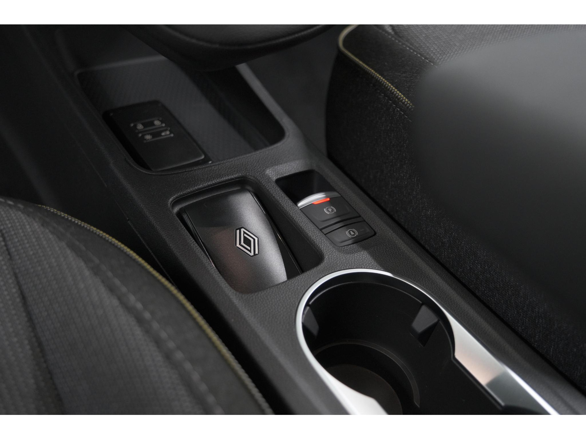 Renault Captur 1.6 E-Tech full hybrid 145 Techno | 360 Camera | Adaptieve Cruise Control | Apple Carplay | 18 Inch Lichtmetalen Velgen