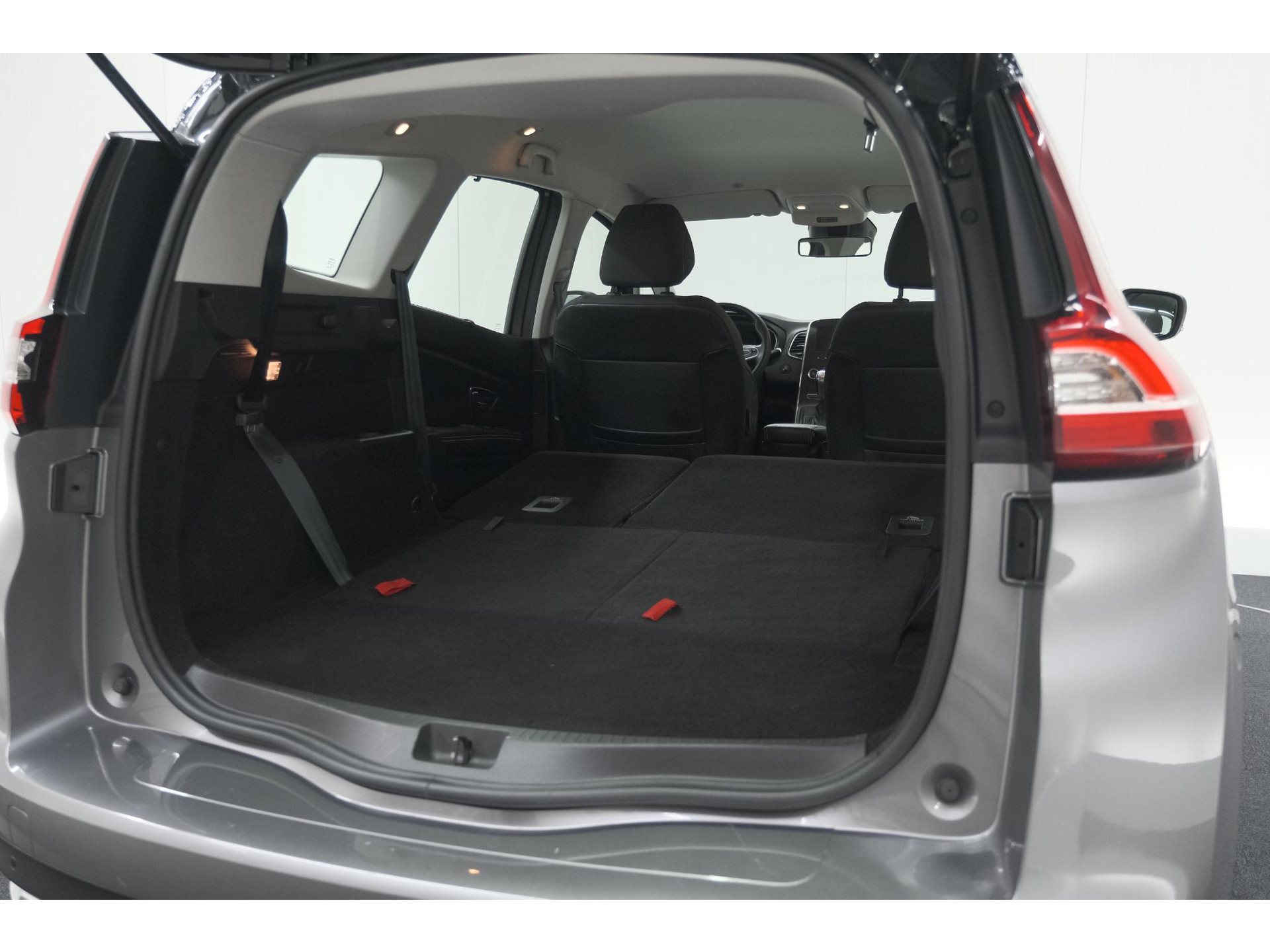 Renault Grand Scénic 1.3 Intens TCe 140 EDC | 7 Zitplaatsen | Apple Carplay | Camera | Parkeersensoren voor + achter