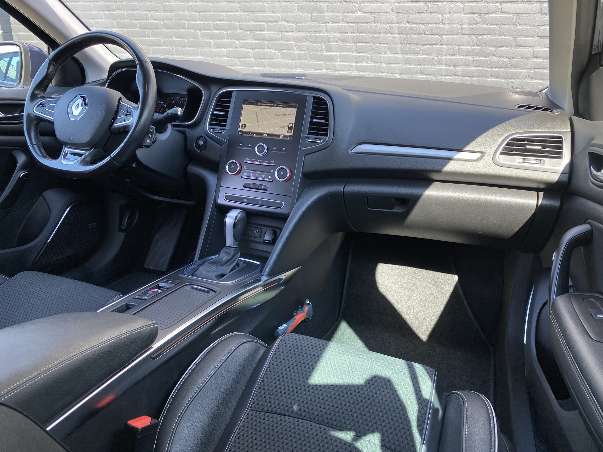 Renault Mégane Estate 1.3 TCe Bose 160 pk AUT. | navigatie | cruise control | trekhaak | bose audio | keyless | privacy glas