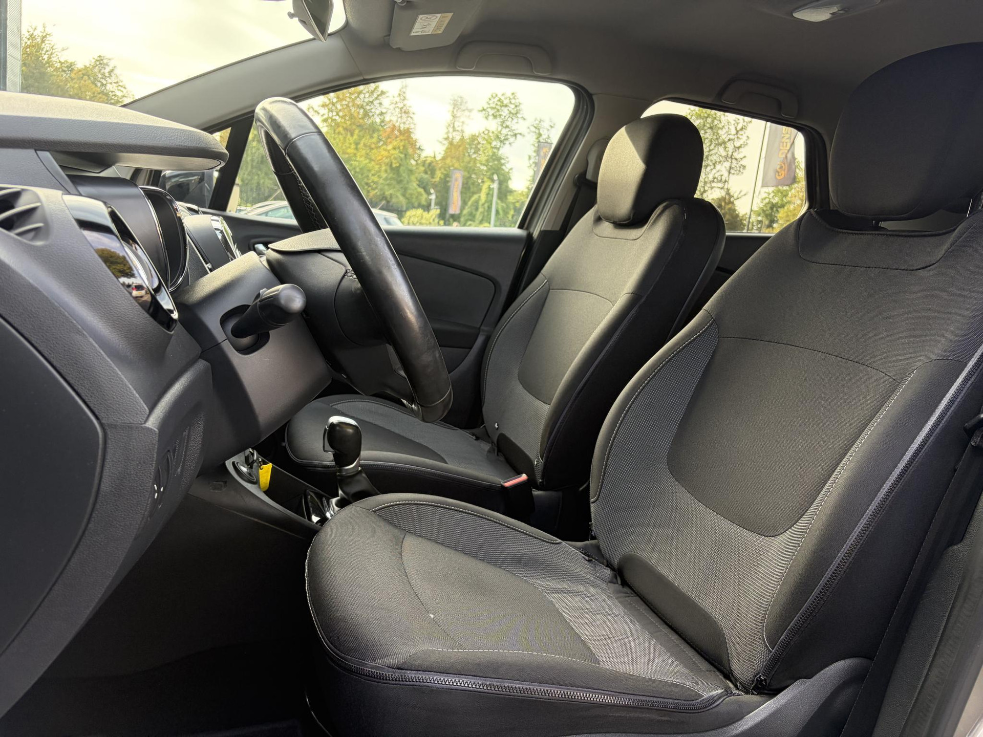 Renault Captur 1.2 TCe Dynamique ✓Navi✓Trekhaak✓Keyless✓Clima✓Cruise✓Dealer Onderhouden✓Automaat✓120pk✓Lm velgen✓Pdc✓N.A.P✓Apk tot 06-2027