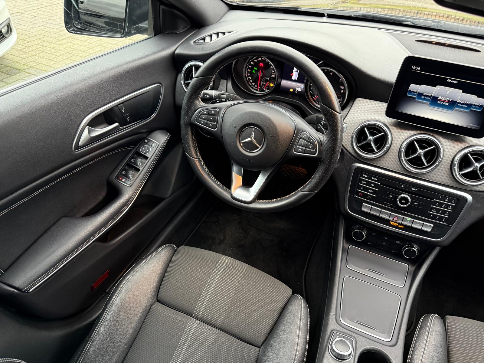 Mercedes-Benz CLA-klasse Shooting Brake 180 d Business Solution | 1E EIGENAAR | 3/6/12MND GARANTIE | AUTOMAAT | AIRCO | CRUISE | NAVI | LMV | LED | TREKHAAK |