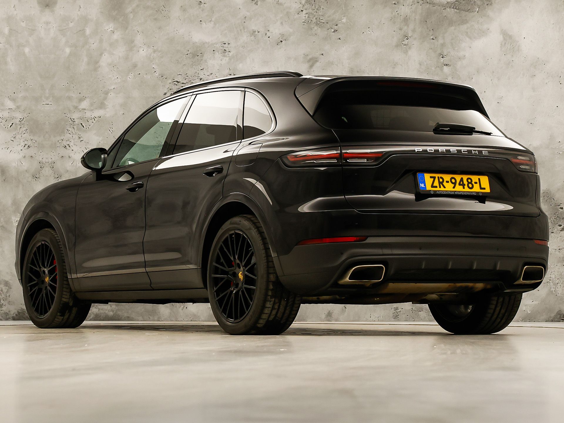 Porsche Cayenne 3.0 E-Hybrid Sport 463Pk (SPORTCHRONO PAKKET, LUCHTVERING, SOH 95%, BLACK PACK, APPLE CARPLAY, MEMORY SEATS, STOELVERWARMING, GETINT GLAS, CAMERA, NIEUWSTAAT)
